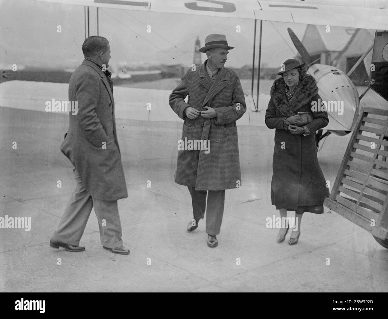 Flight Lieutenant Tommy Rose welcomes Earl of Moray at Heston after flight from South Africa . Flight lieutenant Tommy Rose , who recently broke the record for the round flight from England to the Cape and back , was at Heston Aerodrome to welcome the Earl of Moray , who accompanied by the Hon Mrs John Stewart , arrived from South Africa after having been flown here by Mr G T R Francis , Flight lieutenant Rose is a friend of the pilot . Photo shows , leftto right , the Earl of Moray , the hon Mrs John Stuart and Flight lieutenant Tommy Rose at Heston aerodrome . 16 April 1936 Stock Photo
