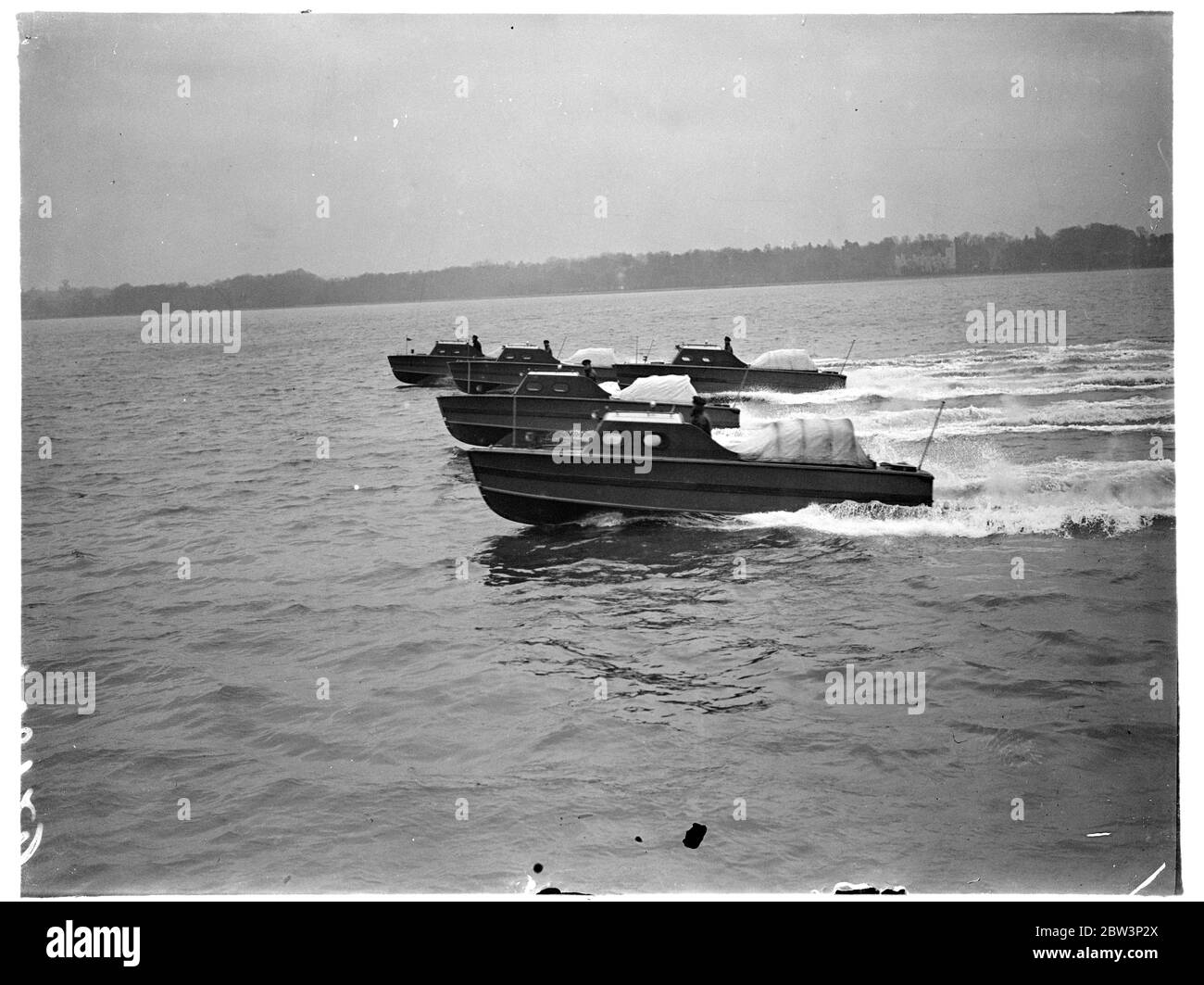 New destroyer launches undergo final trials on Southampton trials . A flotilla of five 25 feet destroyer launches capable of 26 knots , specially built fo use with destroyers by the British Power Boat Company , underwent their final trials on Southampton Water . The boats , built to the design of Mr Scott Pains , carry fifteen men under cover and thirty three below deck and are capable of riding the roughest seas . Photo shows , the destroyer launches at speed during their trials on Southampton Water . 11 December 1935 Stock Photo