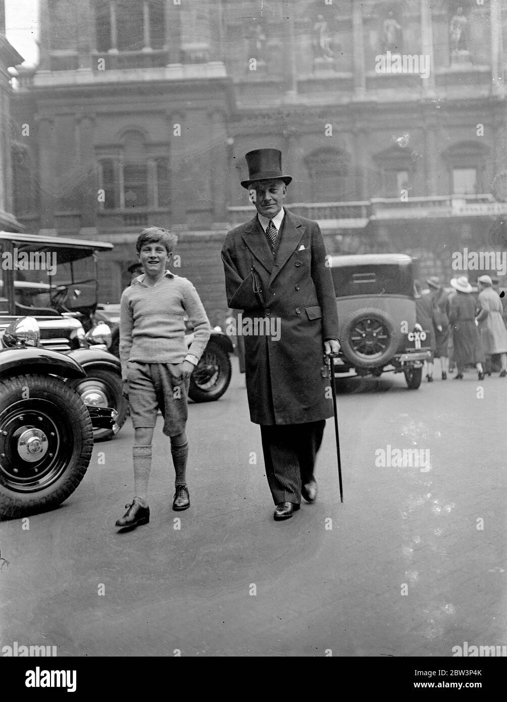 Lord Kennett at Royal Academy private view . There were many distinguished visitors to Burlington House for the private view of the Royal Academy Summer exhibition . Photo shows , Lord Kennett and his son Wayland at Burlington House . 1 May 1936 Stock Photo