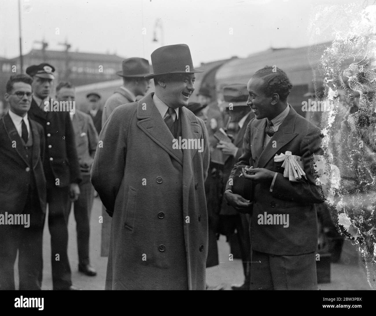 Mr Leo Chertok goes home after reaching agreement with Abyssinian Minister . Mr Leo Chertok being seen off at Waterloo by Mr Ben Martin , son of Dr Martin , the Abyssinian Minister . 25 September 1935 Stock Photo
