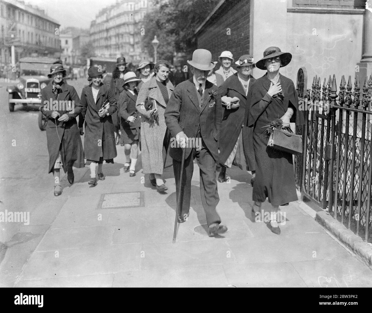 Peer of 82 weds sister in law of 81 at London Register Office . Lord Monteagle married Mrs Julia Spring Rice at Kensington Register Office . 11 September 1935 Stock Photo