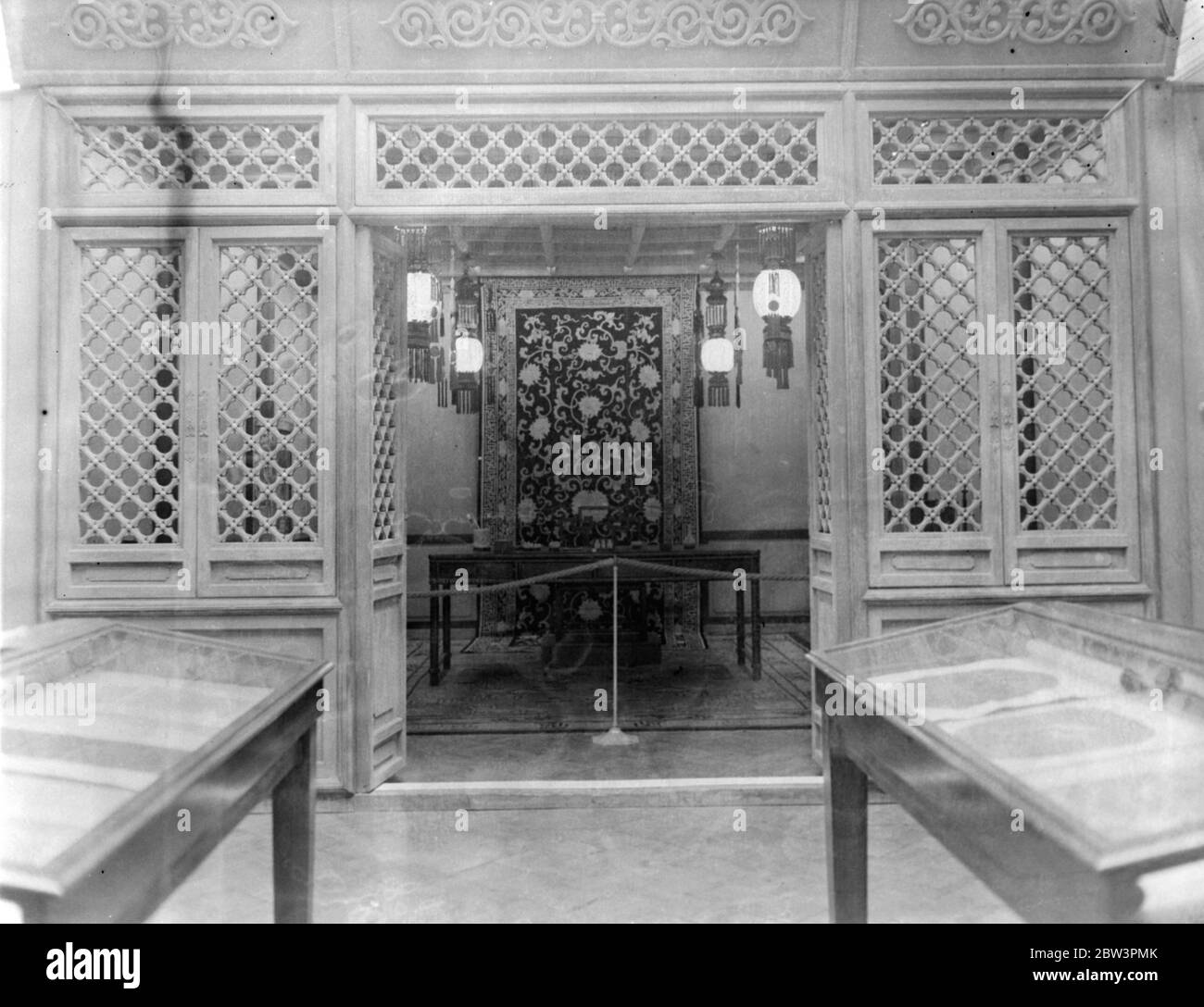 Chinese art exhibition ready for the opening . Teakwood writing table of the Ch'ing Dynasty . 26 November 1935 Stock Photo