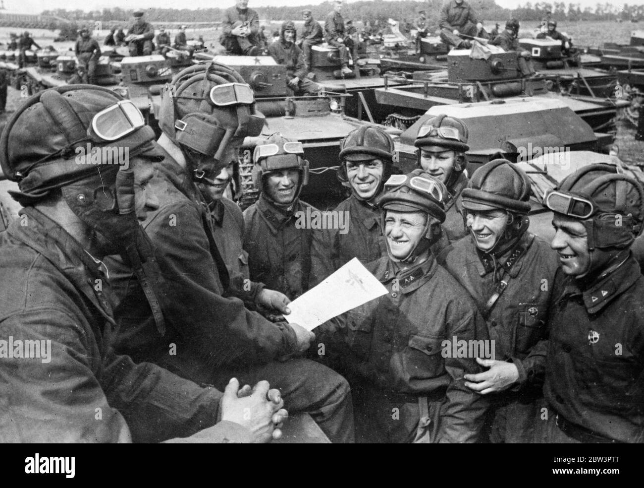 Танковые войска 1941 год. Танкисты РККА 1941. Танкисты РККА В 1941 году. Танковый шлем РККА 1931 года.