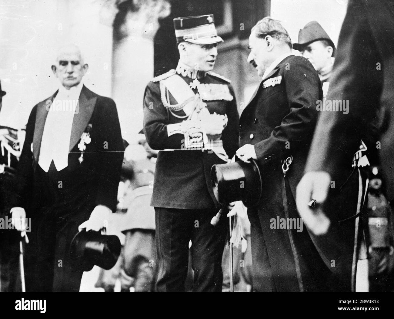 King George of the Hellenes returns from exile . Enthusiastic welcome from huge crowds at Athens . King George of Greece greeted by General Candylis , who has been acting Sergeant , in Athens . 27 November 1935 Stock Photo