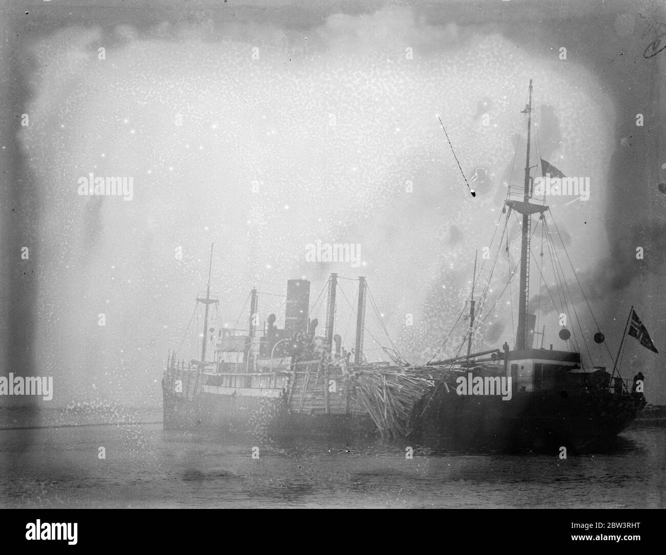 Norwegian ship beached badly damaged after Thames collision . The beached steamer Torsel , showing the ripped side at Jenningtree Point , Belvedere . 22 December 1935 Stock Photo