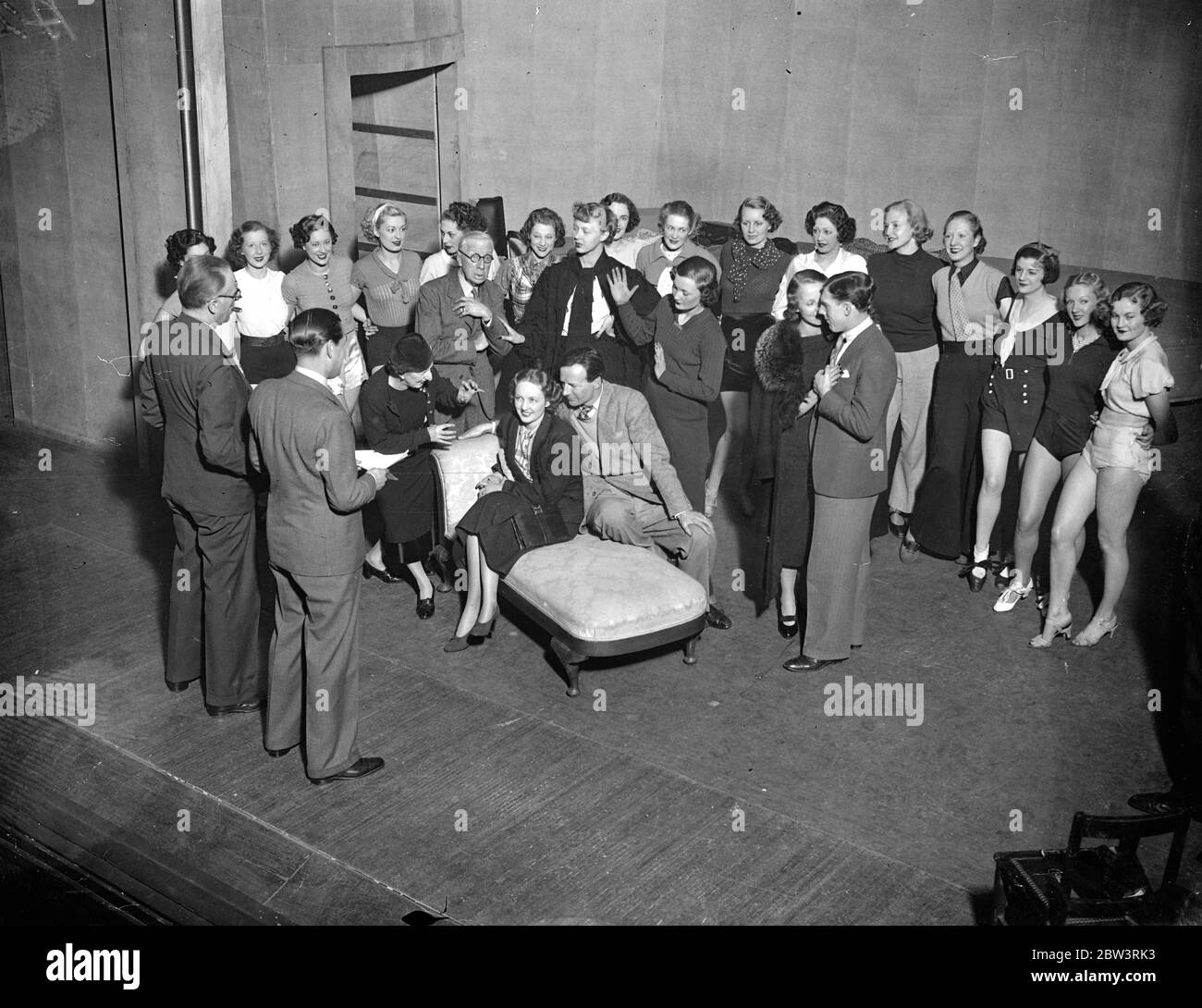 Virginia Cherrill reheares for London pantomime . Nelly Wallce casting a witching spell on the Sleeping Beauty ( Virginia Cherrill ) during rehearsals . 27 November 1935 Stock Photo