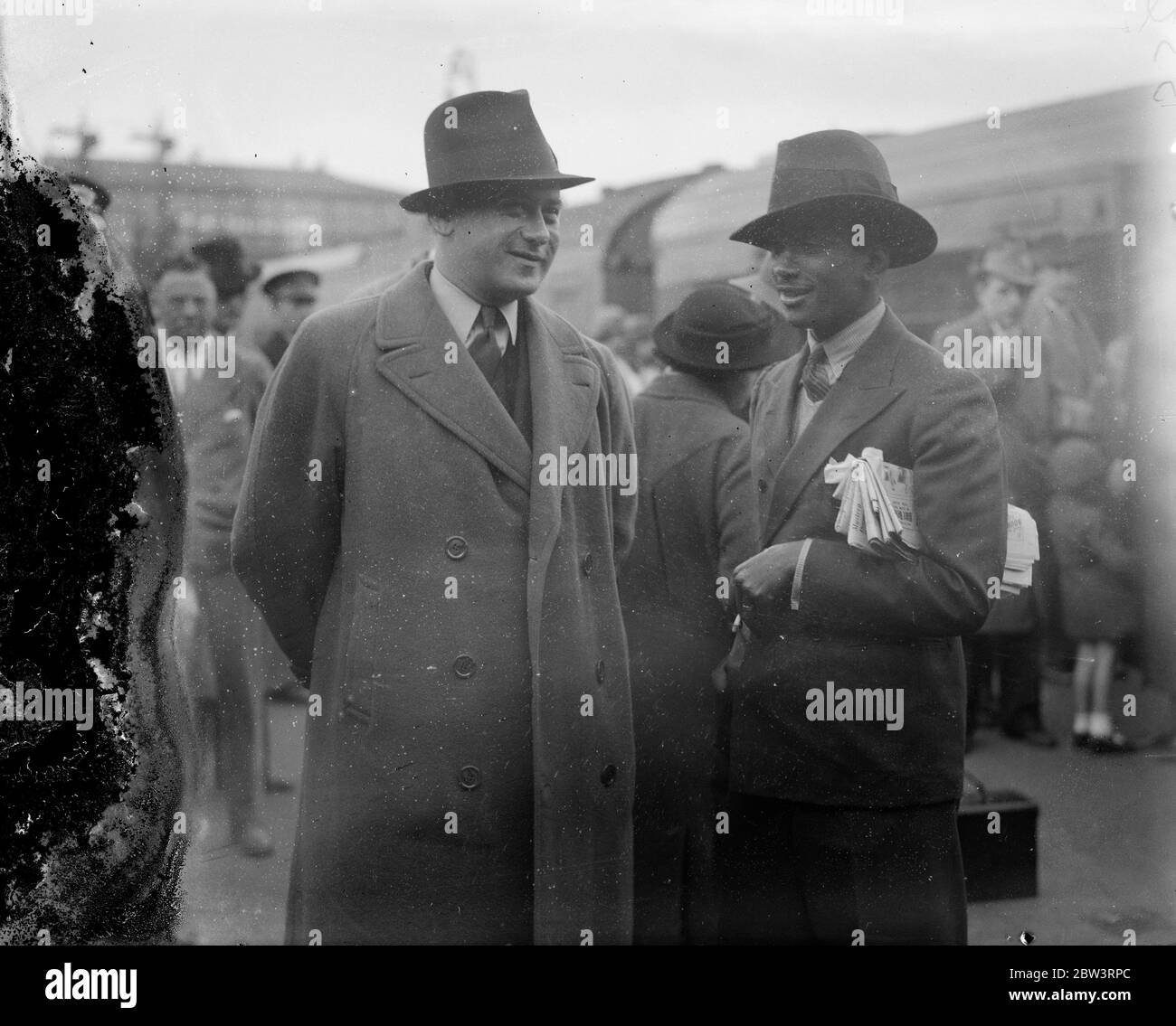 Mr Leo Chertok goes home after reaching agreement with Abyssinian Minister . Mr Leo Chertok being seen off at Waterloo by Mr Ben Martin , son of Dr Martin , the Abyssinian Minister . 25 September 1935 Stock Photo