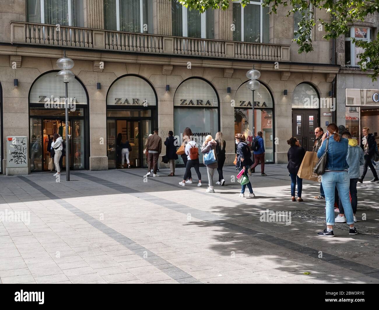Munich, Bavaria, Germany. 29th May, 2020. Typical lines to get into Zara  stores in Munich, Germany. Credit: Sachelle Babbar/ZUMA Wire/Alamy Live  News Stock Photo - Alamy