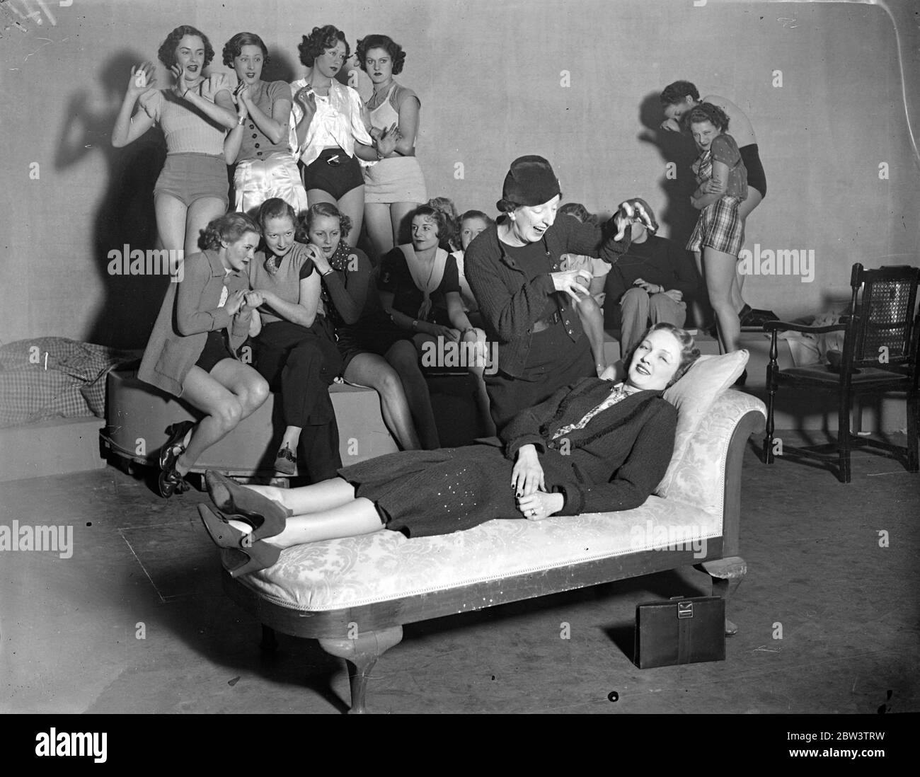 Virginia Cherrill reheares for London pantomime . Nelly Wallce casting a witching spell on the Sleeping Beauty ( Virginia Cherrill ) during rehearsals . 27 November 1935 Stock Photo