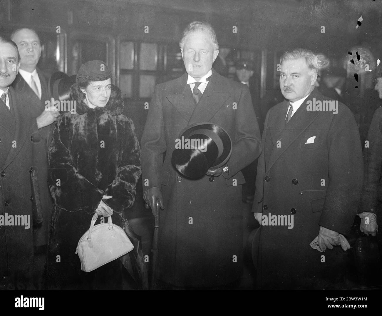 Italian and French delegations to Naval conference arrive in London