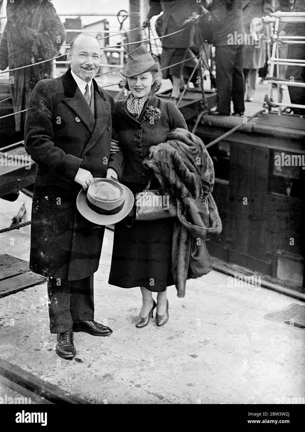 Arctic explorer and wife arrive from America . Sir Hubert Wilkins , the famous Arctic explorer who made an attempt to reach the Pole by submarine a few years ago , arrived at Southampton with his wife aboard the Bremen from New York . Photo shows , Sir Hubert Wilkins and his wife photographed on arrival at Southampton . 29 April 1936 Stock Photo