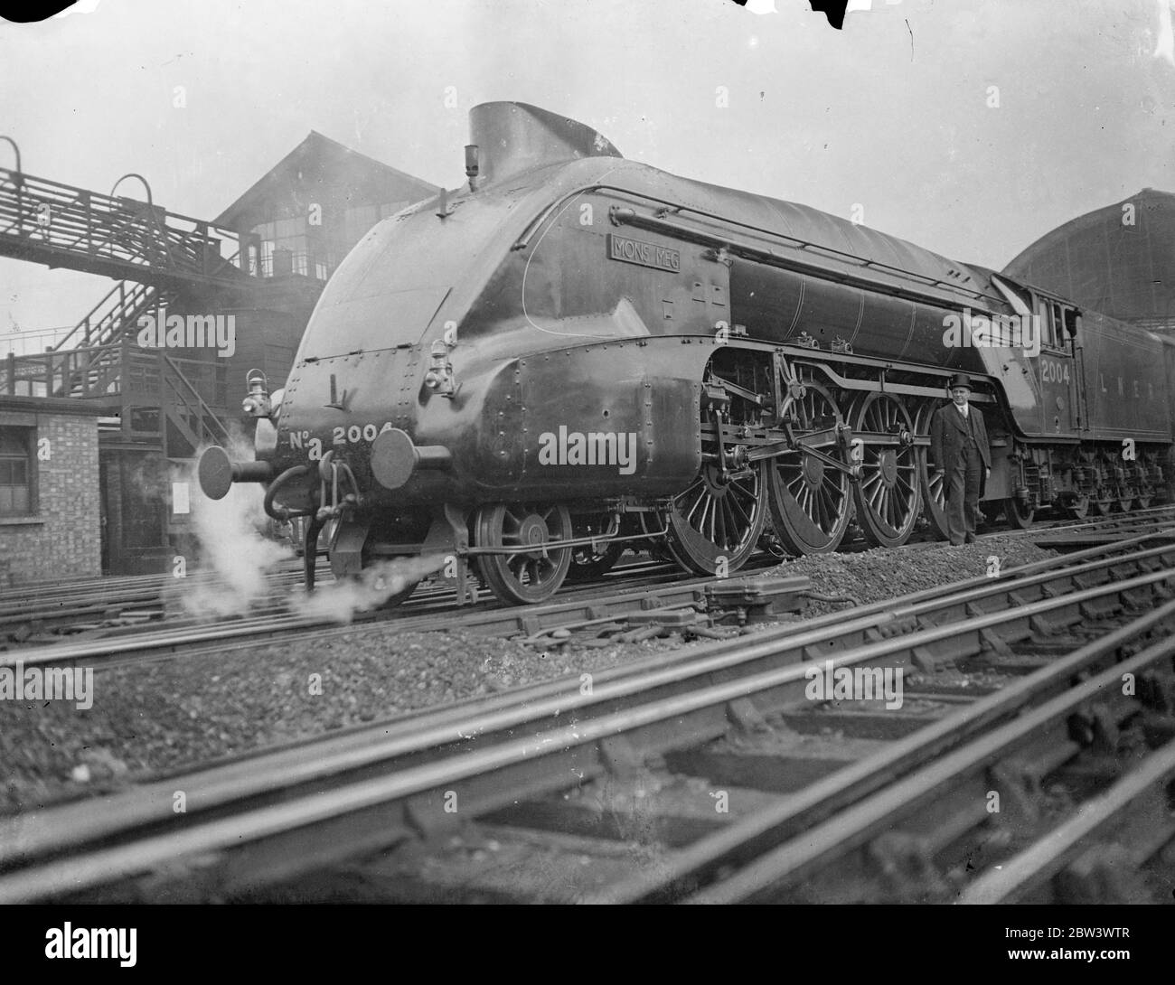 Britain ' s Most Powerful Engine , Streamlined Leaves London On First Run To Doncaster . Moons Meg , the latest type of streamlined locomotive and the most powerful passenger engine in Britain , left King ' s Cross Station on its first run to Doncaster . The locomotive weighs over 165 tons and was built specially for the East Coast services where there are steep gradients . Photo shows : Mons Meg leaving King ' s Cross for Doncaster pulling a train 550 tons in weight . 21 Aug 1936 Stock Photo