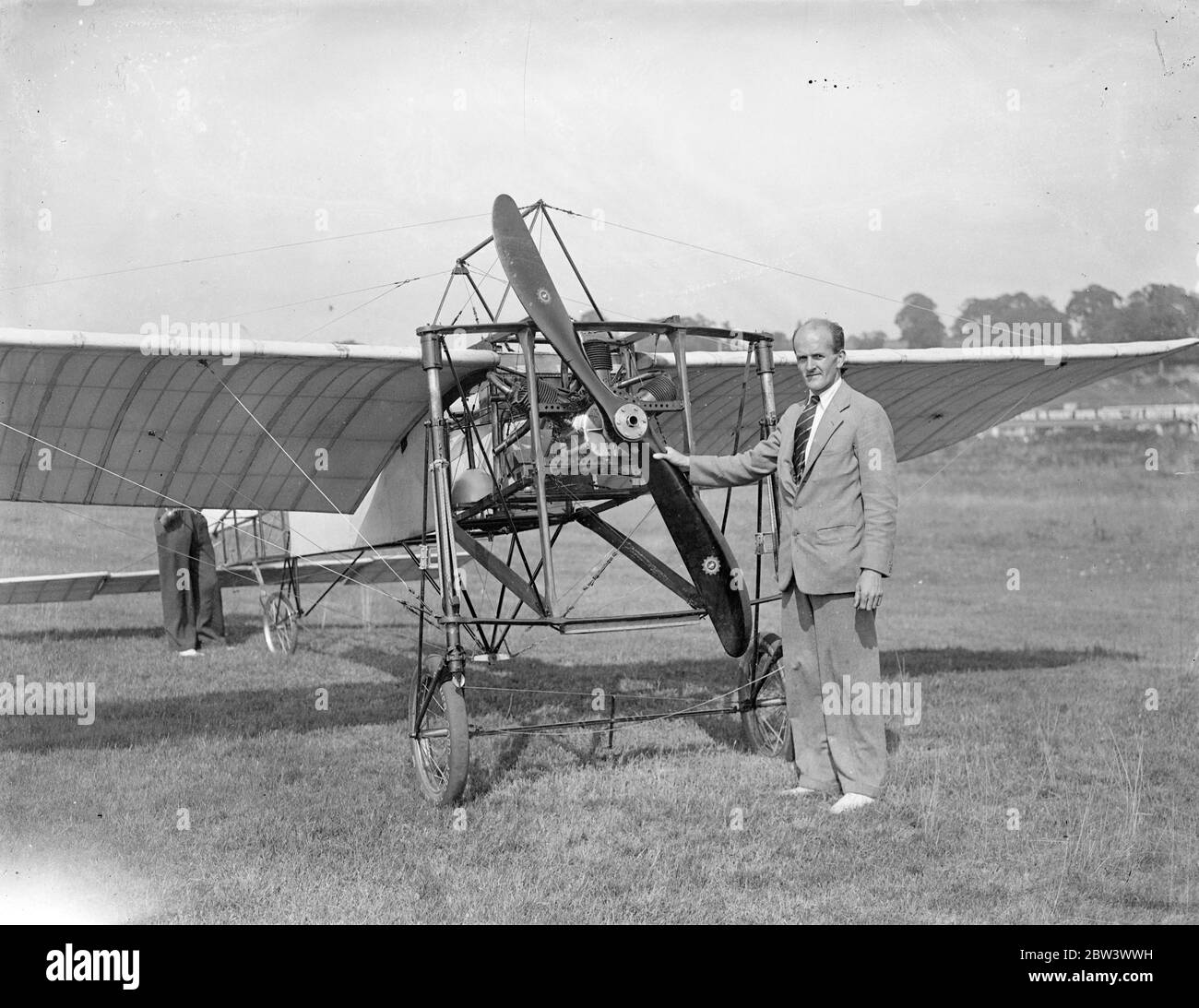 1909 plane still takes the air . Though it has joined the old crock . A relic from the dawn of aviation , and Bleriot type XI aeroplane of 1909 is again being fired , the machine is a similar model to the plane in which Bleriot first flew the English Channel . The machine is in the possession of the international Horseless Carriage Corperation at Brooklands , Surrey , near the spot where the latest the giants can be seen showing their paces . It has taken its place in a queer collection of early aircraft , motorcars dating from as far back as 1895 and bicycles of the 1865 era which have been g Stock Photo