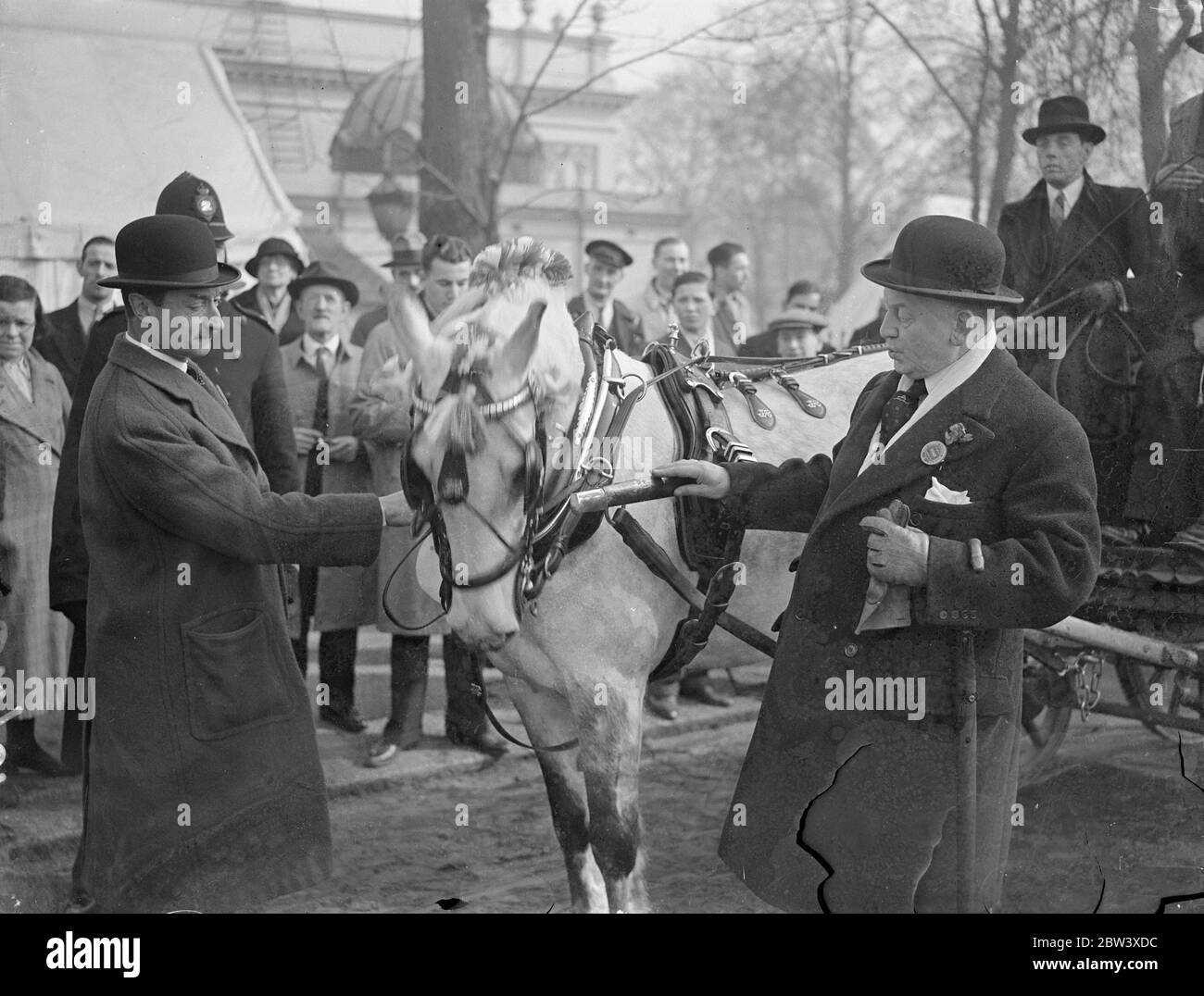 The annual Easter Monday Van Horse Parade was held in the Inner Circle, Regent's Park. Photo shows: Major G de Chair, (left) successor to serve Percy Laurie as chief of the mounted police, judging entries. 29 March 1937 Stock Photo