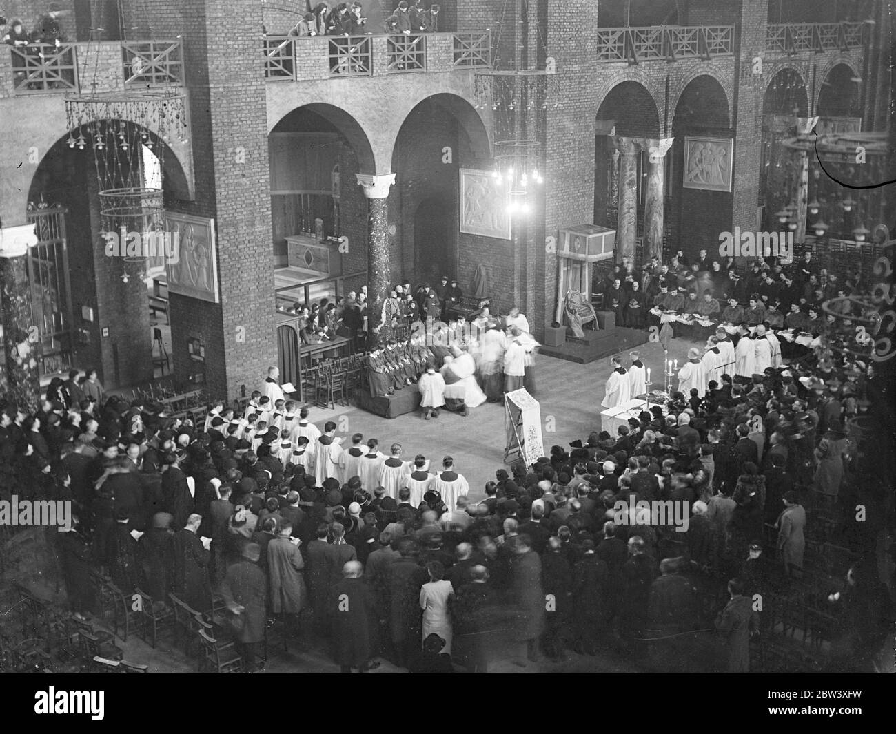 Archbishop Hinsley conducted the annual Washing the Feet (or Mandatum) ceremony at Westminster Cathedral today (Maundy Thursday). Photo shows: the general view of the ceremony in Westminster Cathedral March 25th 1937 Stock Photo