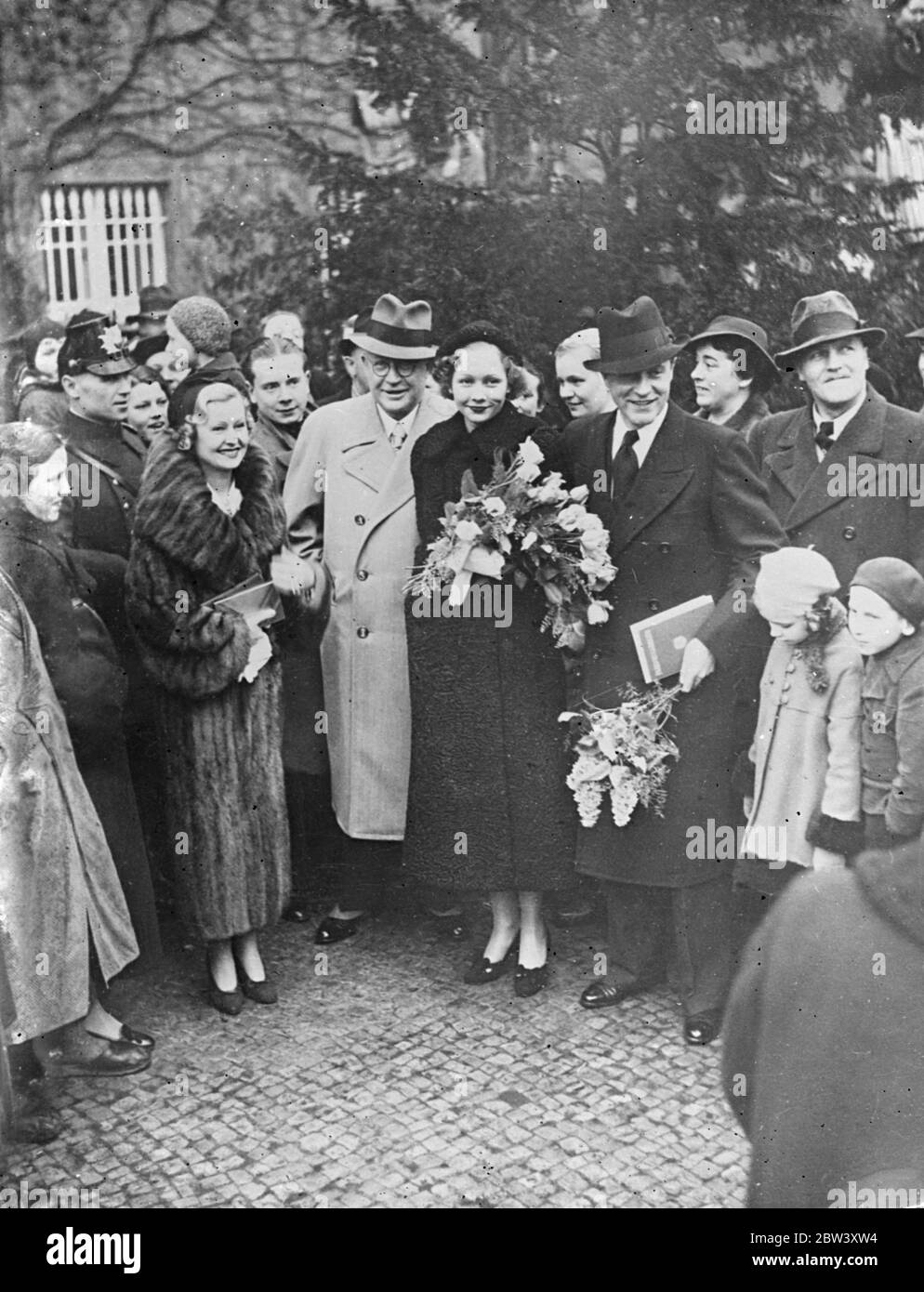 Ufa film Black and White Stock Photos \u0026 Images - Alamy, image size:994x1390