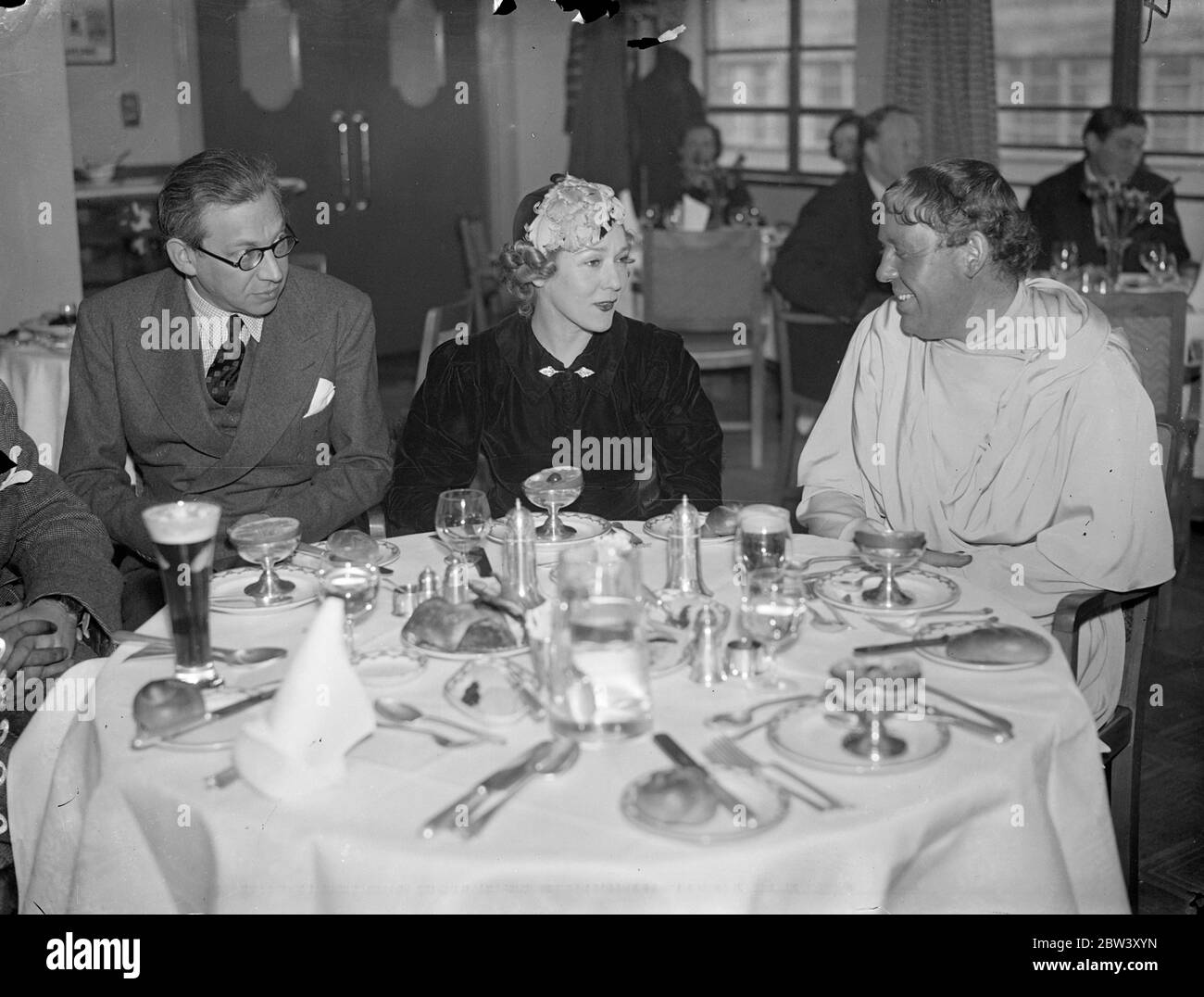 Mary Pickford lunches with Alexander Korda and Charles Laughton at Denham studios . Mary Pickford lunched with Mr Alexander Korda head of London Flm Productions , and Charles Laughton , the actor , in the studio restaurant at Denham , Bucks . Mr Laughton , who is appearing in ' I , Claudius ' , had come straight from the st and was in costume . Photo shows , left to right , Alexander Korda , Mary Pickford and Charles Laughton lunching at Denham . 11 March 1937 Stock Photo