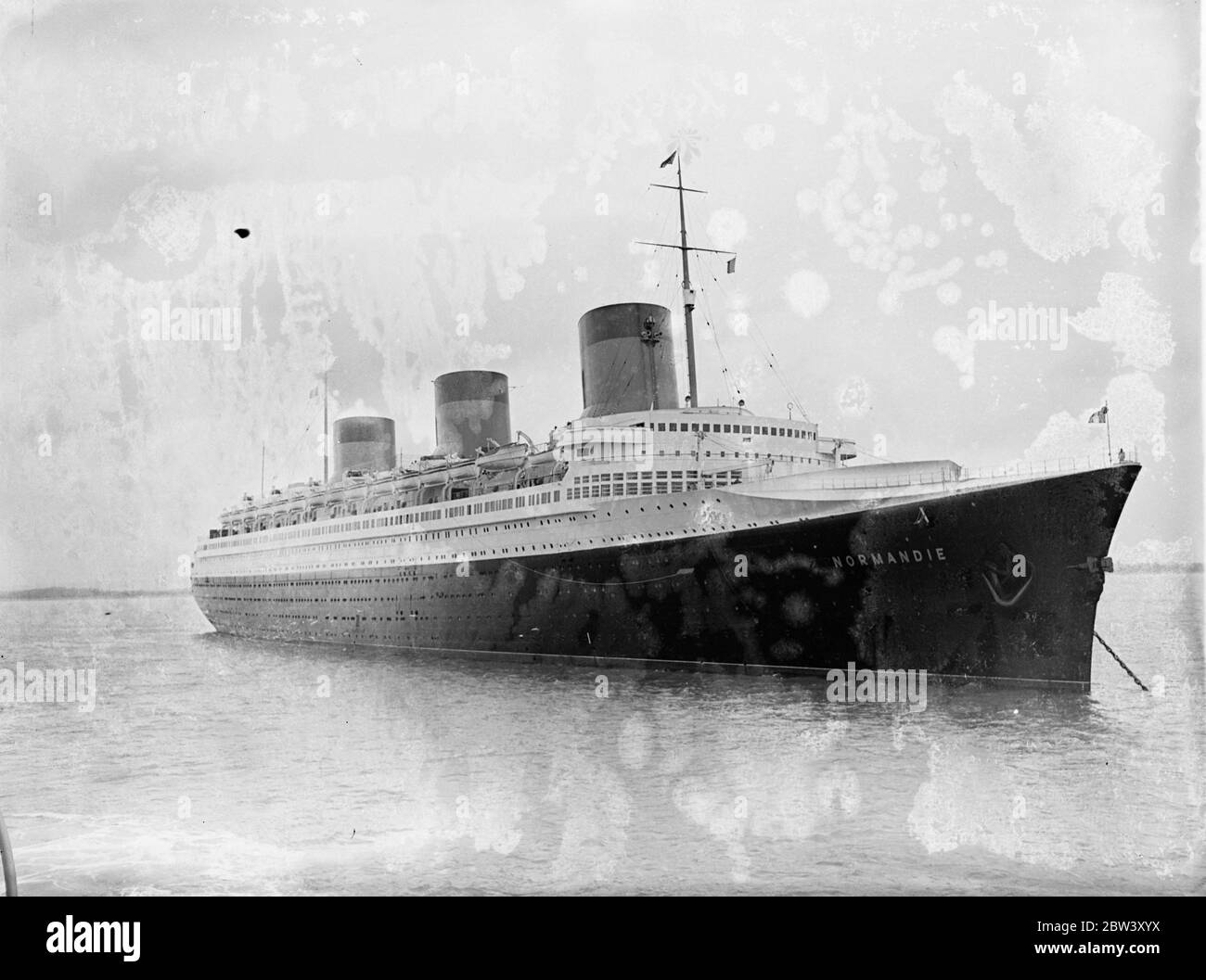 ' Normandie ' leaves Southampton for America after after strike hold up . May attempt record . After being held up for 15 hours by a French shipping strike , the ' Normandie ' left Southampton for New York on her first voyage of the season . It is expected that the French liner , which has been specially overhauled for the attempt , may break ' Queen Mary ' s ' record to make up lost time . Photo shows , the Normandie at Southampton . 11 March 1937 Stock Photo