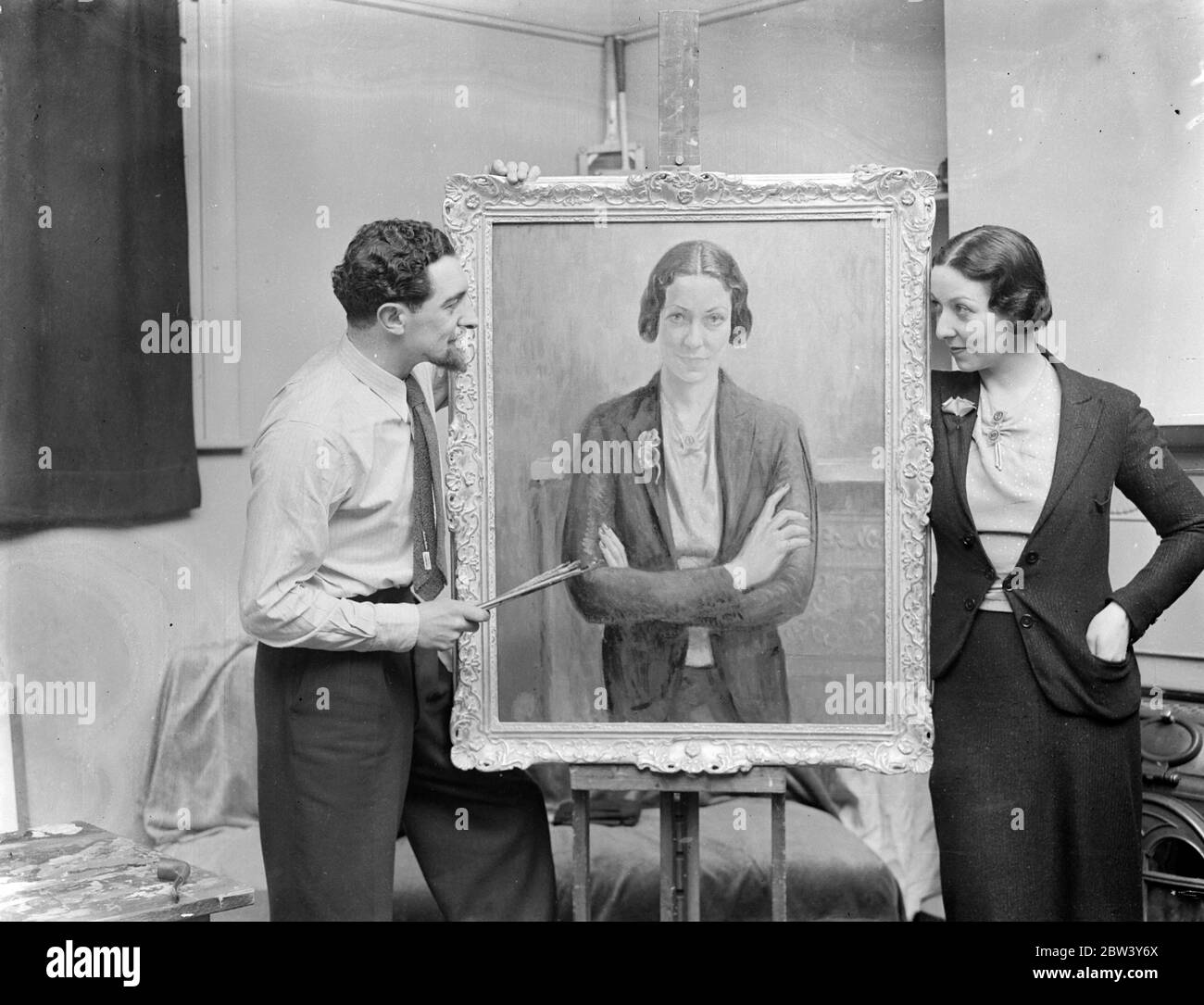 R A paints actress portrait . Mr James Proudfoot , the Royal ...