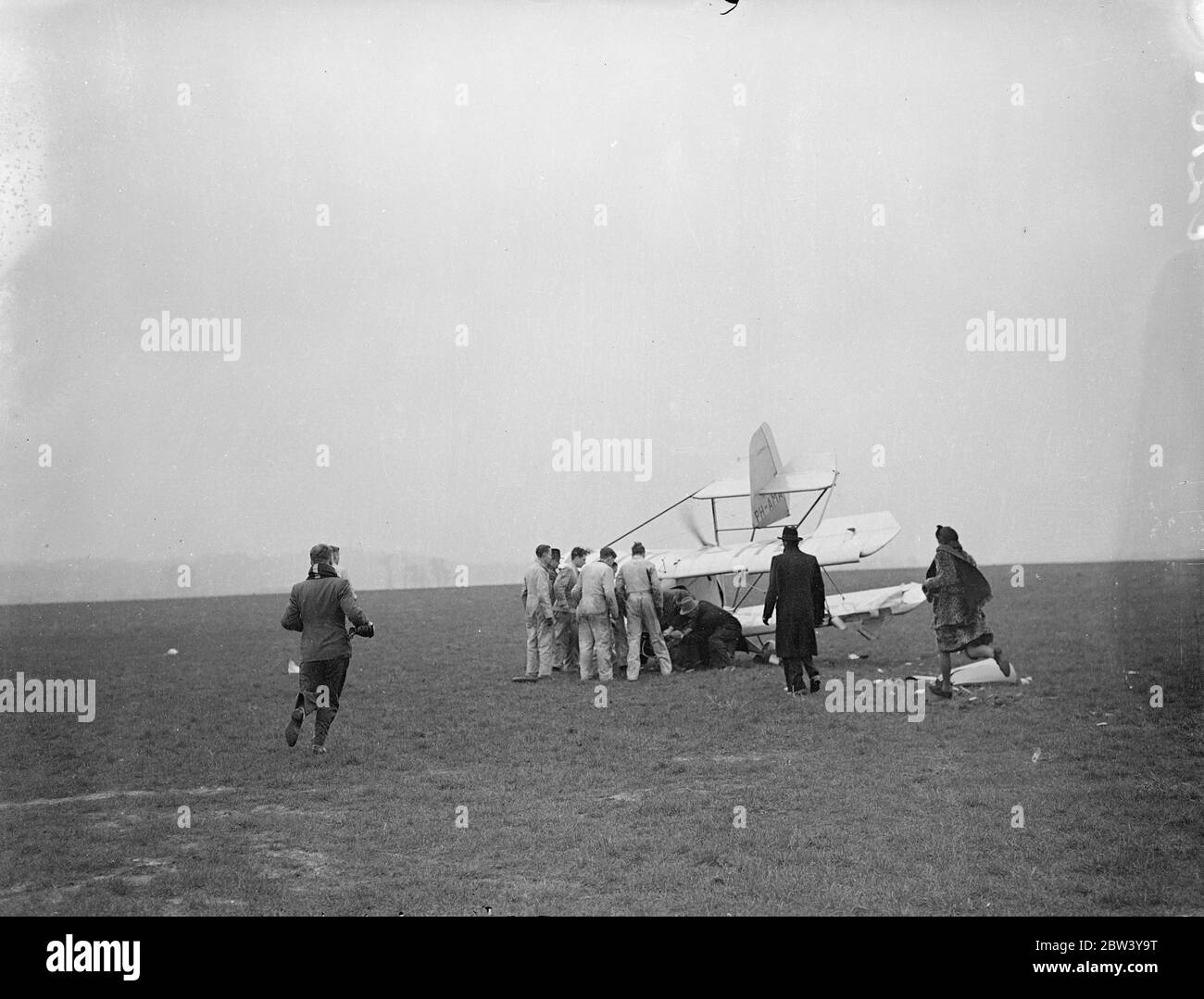 Fool-proof flights plane crashes at Gravesend Demonstration - pilot trapped in wreckage. The first demonstration in England of the Schelemusch, a Dutch light plane said to be full-proof, ended in a crash at Gravesend Aerodrome. The plane was piloted by Mr R. G. Doig who was injured. The machine was flying low and trying to make a sharp turn when it was caught by a gust of wind and completely wrecked. Mr Doig's leg was caught in the wreckage, the pilot having to wait until rescuers could extricate him. The Schelemusch [de Schelde Scheldemusch], a singles-seater, is fitted with a 40 horsepower t Stock Photo