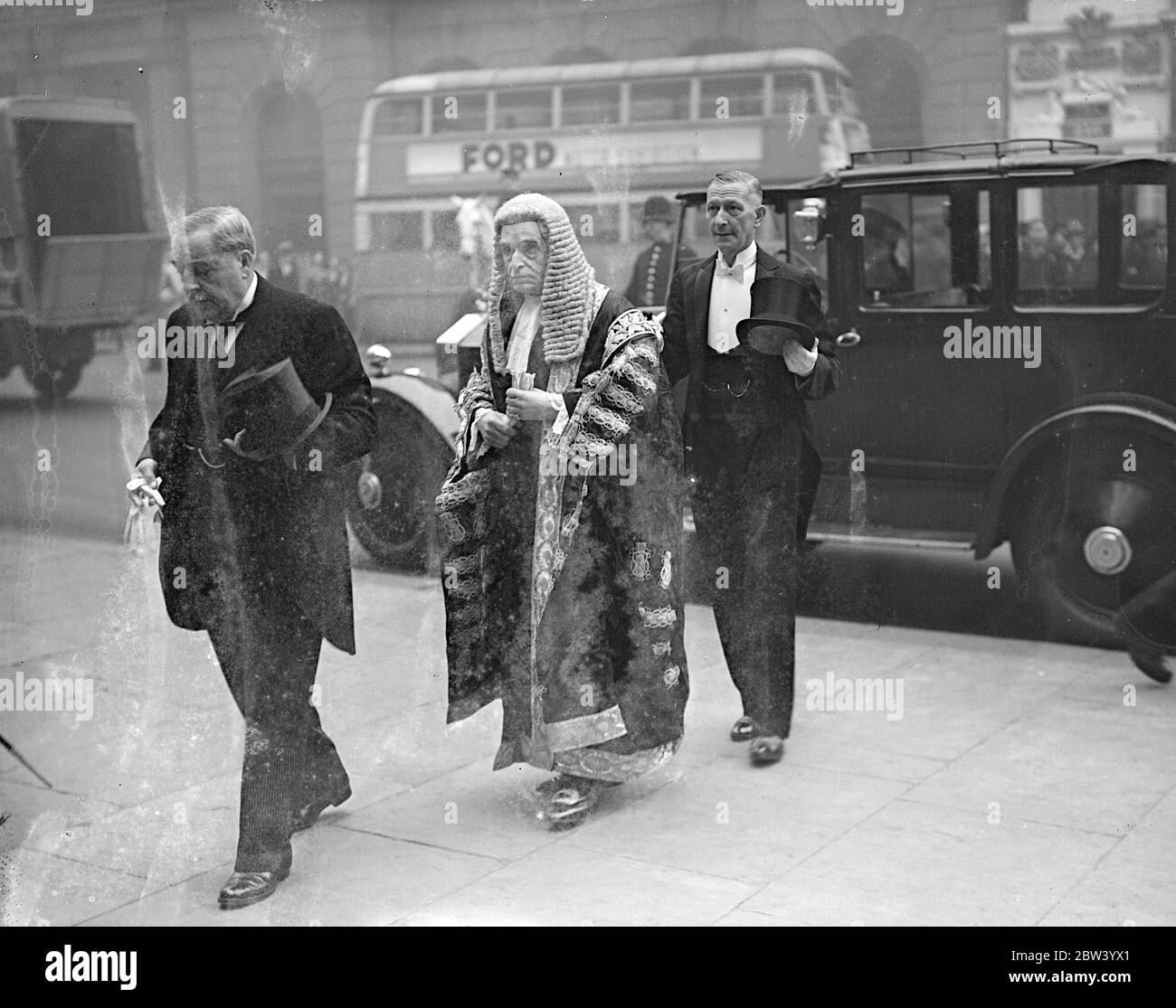 Lord Wright at Law Courts opening of Michaelmas Law Sittings. Judges assembled at the Law Courts for the opening of the Michaelmas Law Sitting after attending the annual Judges service at Westminster Abbey and the Red Mass at Westminster Cathedral. Photo shows: Lord Wright arriving at the Law Courts. [whig, top hat] 12 October 1936 Stock Photo