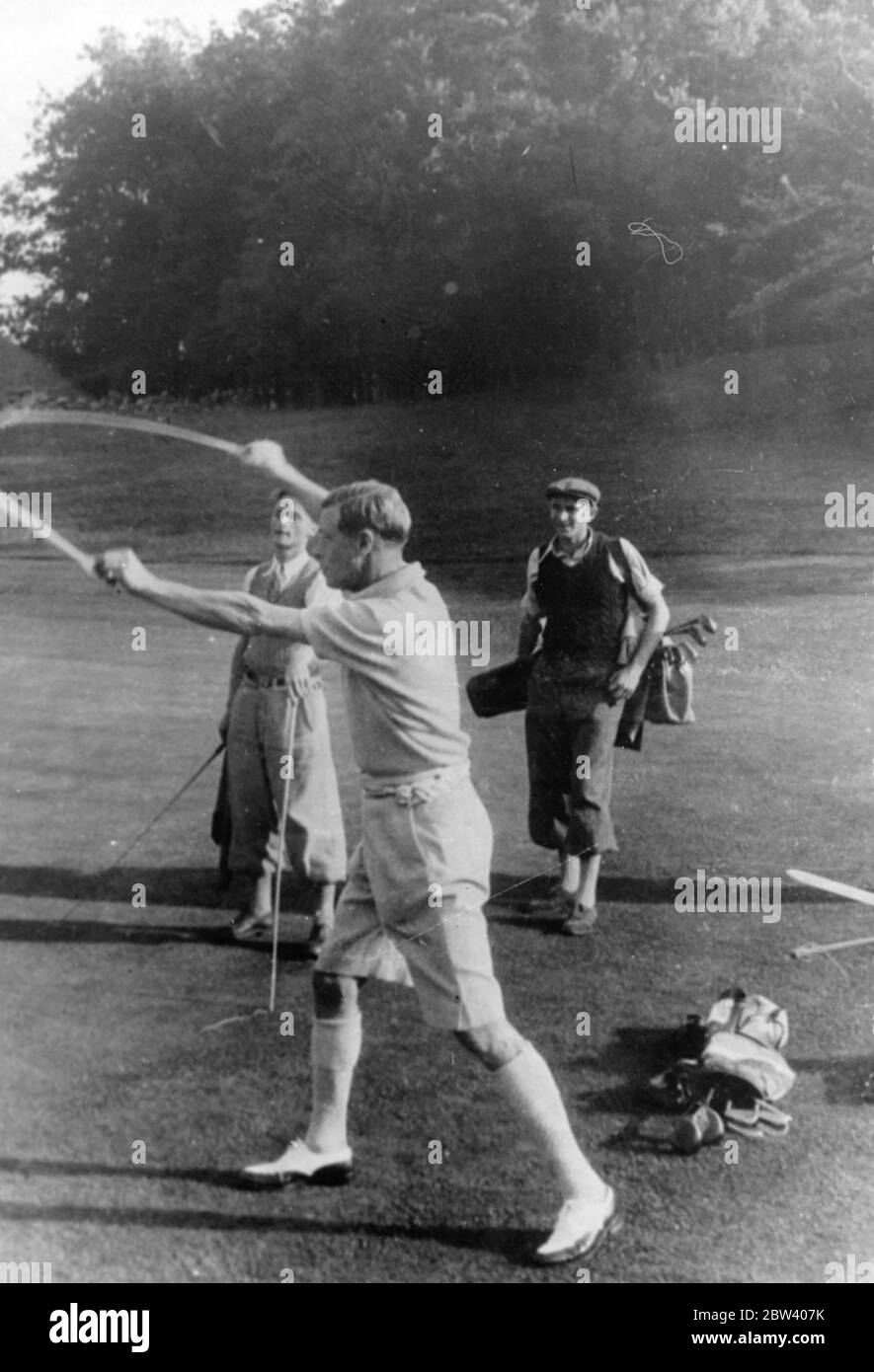 The King tries her hand at Arrow golf . These pictures , just released publication show King Edward VIII playing golf , a new game invented by their friends Herr Franz Pichler Mandorf , an official of the air section of the Austrian Ministry of Commerce , on the golf course of the golf course of the International Country Club , Lainz , Vienna . The King liked the game so much that he asked Herr Pichler Mandorf to send sets of the accessories to London . The game is played with an arrow thrown with a kind of whip . The inventor claims that the game exercises the whole body and is an inexpensive Stock Photo