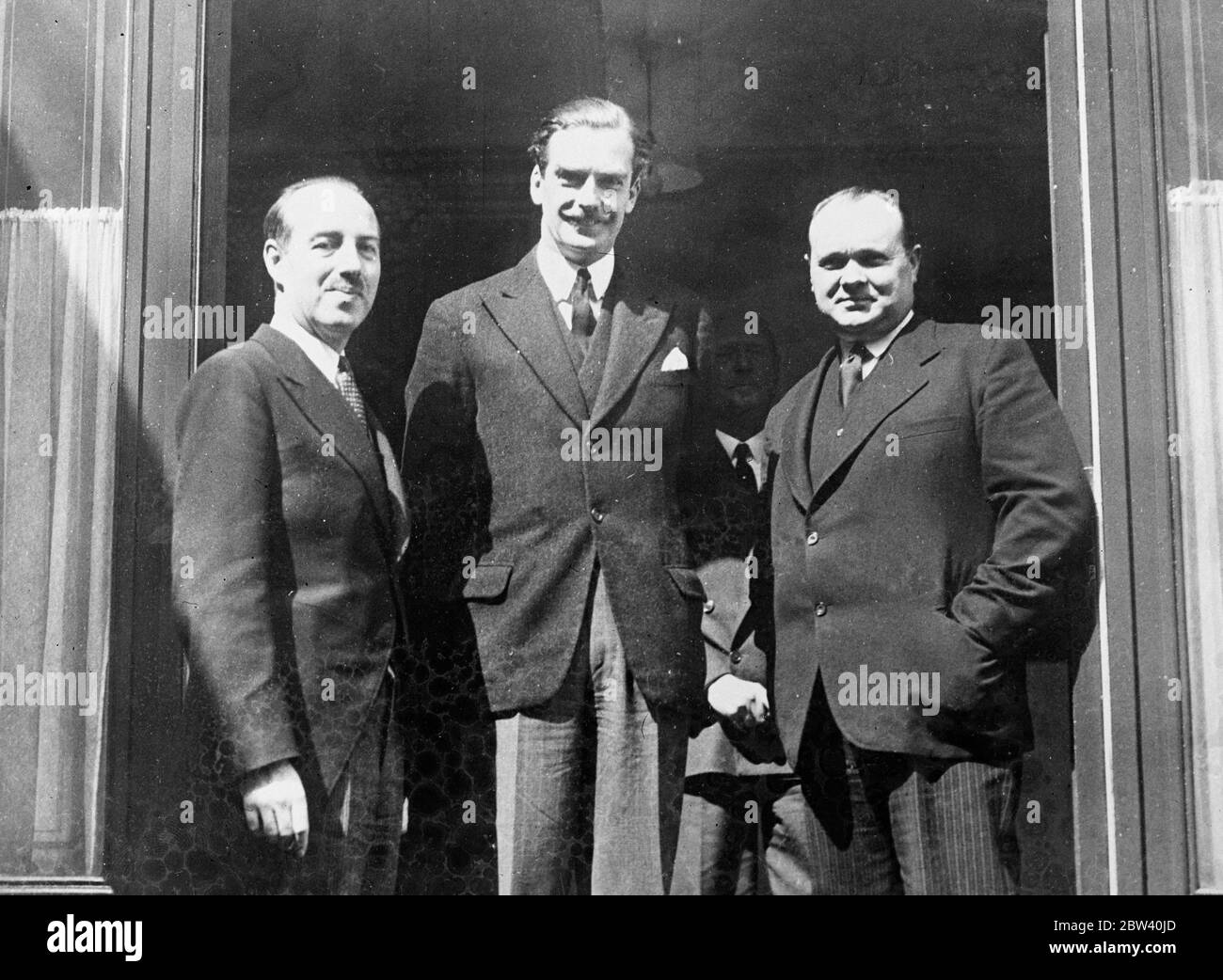Mr Eden has talks with Belgian Premier and foreign Minister in Brussels. Mr Anthony Eden, the British Foreign Minister, is having discussions in Brussels with M. Paul van Zeeland, the Belgian Premier, and M. Spaak, the Foreign Minister. The talks follow Belgium's new agreement with Britain and France which releases Belgium from her military obligations under the Locarno Treaty. Photo shows: Mr Anthony Eden with Premier van Zeeland (left) and M. Spaak, Belgian Foreign Minister, by the Prime Minister's office in Brussels. 26 April 1937 Stock Photo