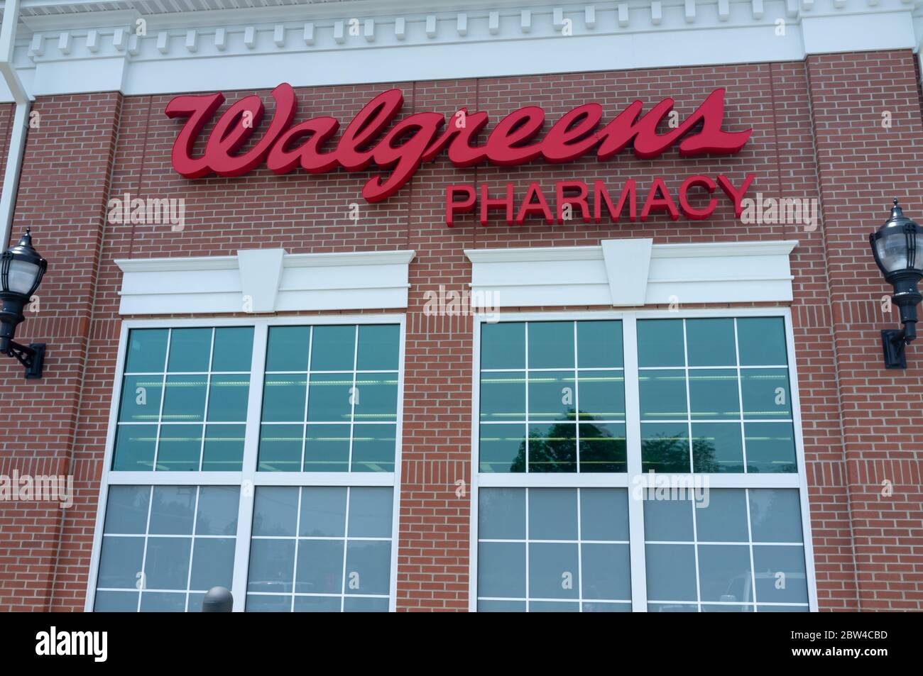 Famous American chain pharmacy store facade Stock Photo Alamy