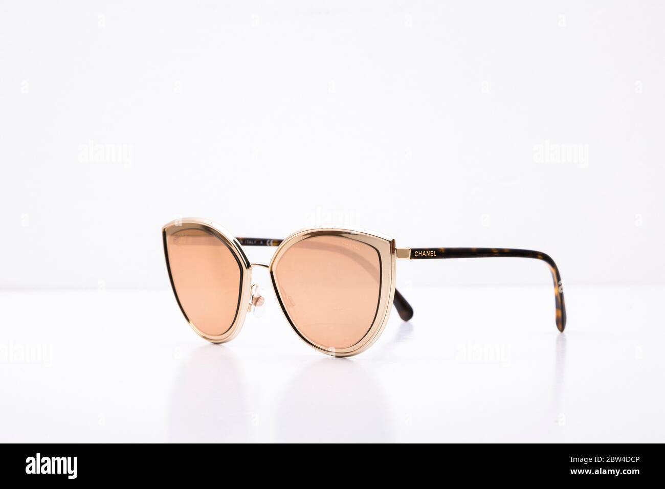 Chanel sunglasses design - Gem