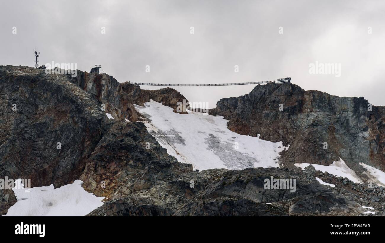 Whistler peak suspension bridge hires stock photography and images Alamy
