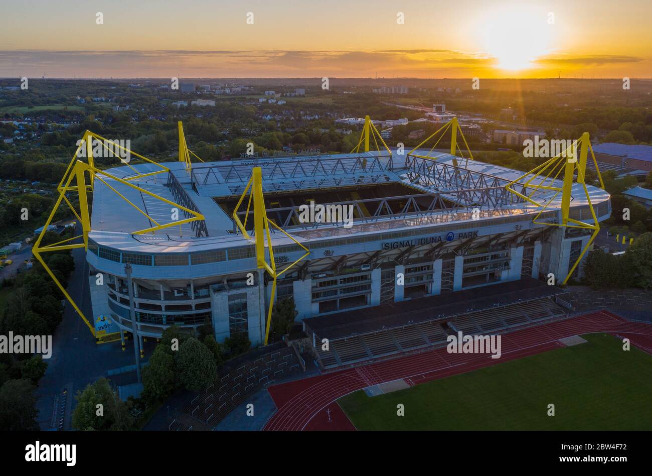 Stadium rote erde hi-res stock photography and images - Alamy