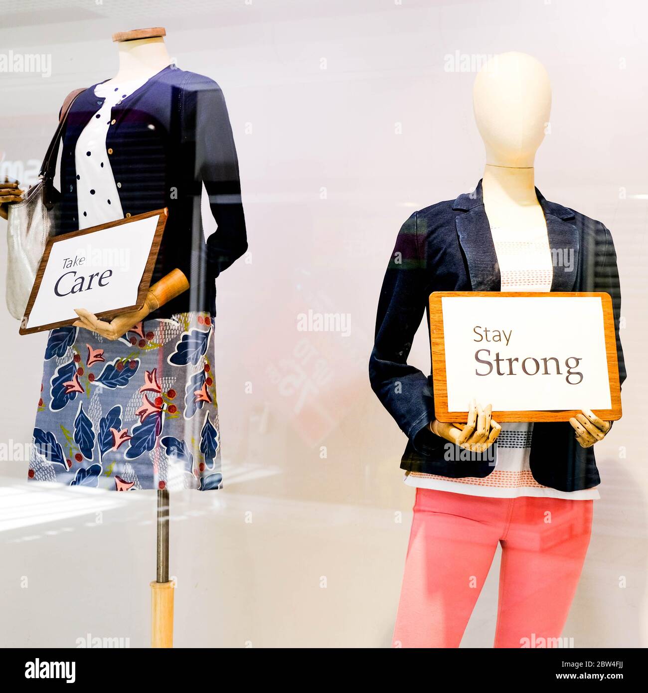 Fashion Clothing Shop Window Mannequins Holding Public Notice signs During  The Coronavirus Lockdown Stock Photo - Alamy