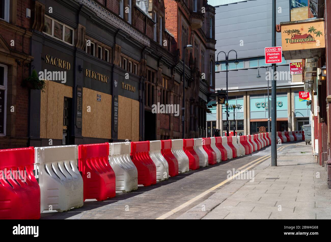 City Centre barriers placed to mark four-metre wide footpaths. Leeds, West Yorkshire, United Kingdom fitted. 100m barriers for social distancing as lockdown eases. Mil Hill Leeds LS1 5DQ Stock Photo
