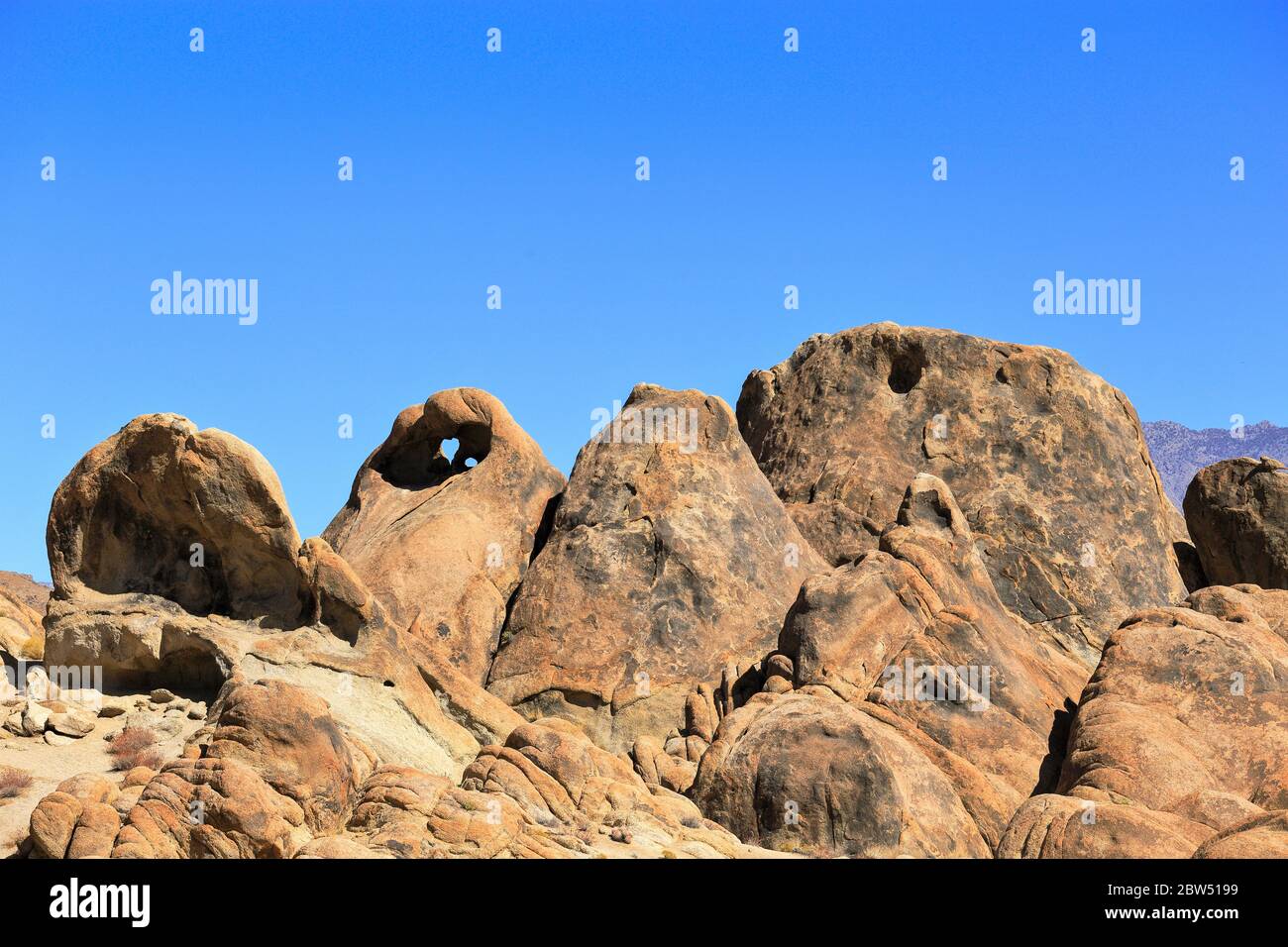 Arch loop rock from a distance at Alabama Hills in Lone Pine