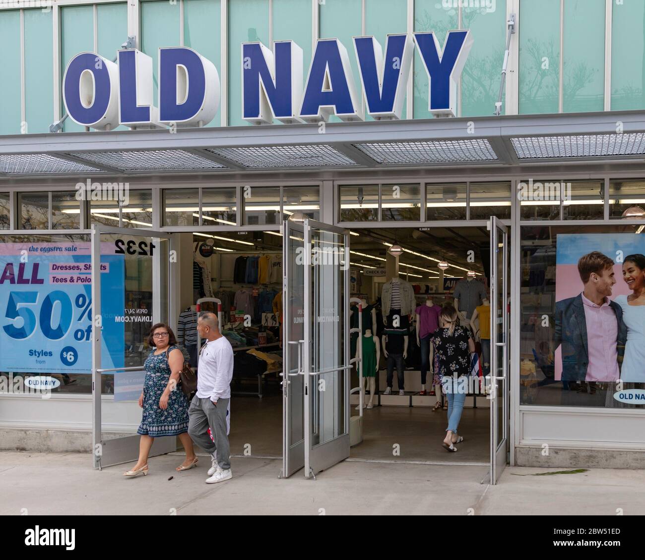 Santa Monica, California, USA. 15th Apr, 2019. Old Navy is an American clothing and accessories retailing company owned by American multinational corporation Gap Inc. It has corporate operations in the Mission Bay neighborhood of San Francisco, California. The largest of the Old Navy stores are its flagship stores, located in New York City, Seattle, Chicago, San Francisco, Manila, and Mexico City. Credit: Alexey Bychkov/ZUMA Wire/Alamy Live News Stock Photo