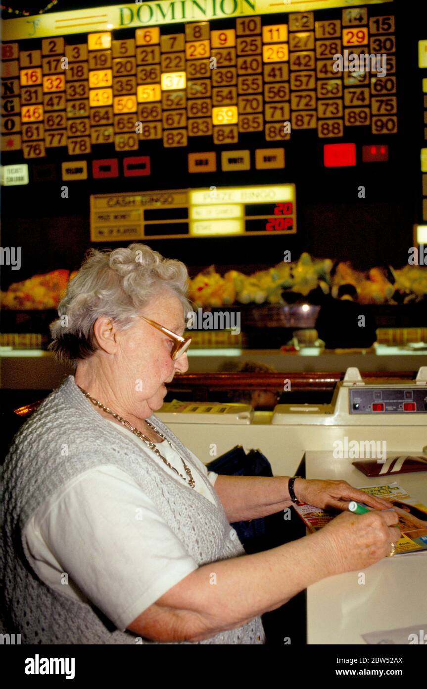 1990S, single woman playing bingo at a local bingo club North London 90s UK Bingo UK women  playing Bingo alone. HOMER SYKES Stock Photo