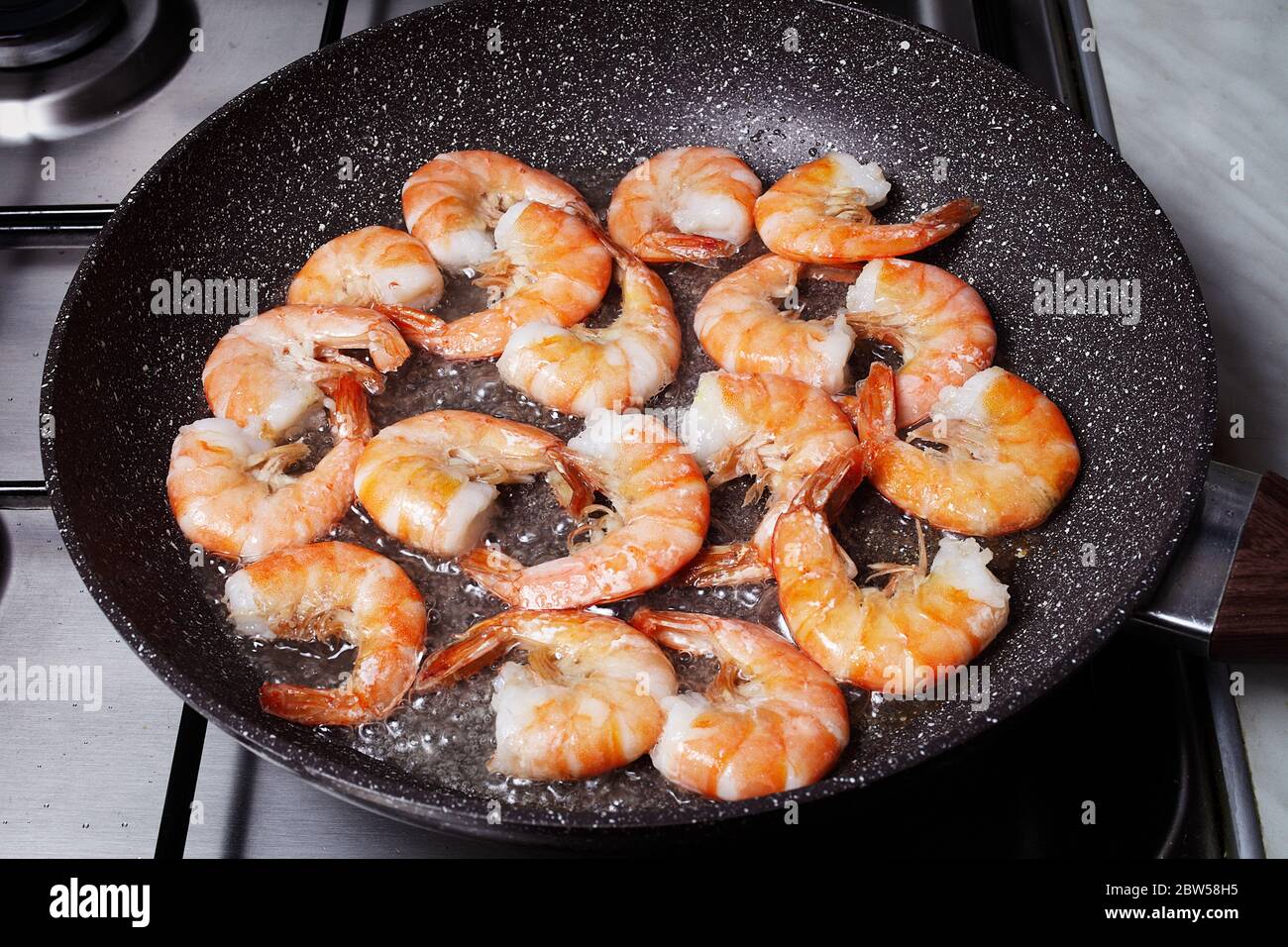King prawns cooked in a pan Stock Photo Alamy