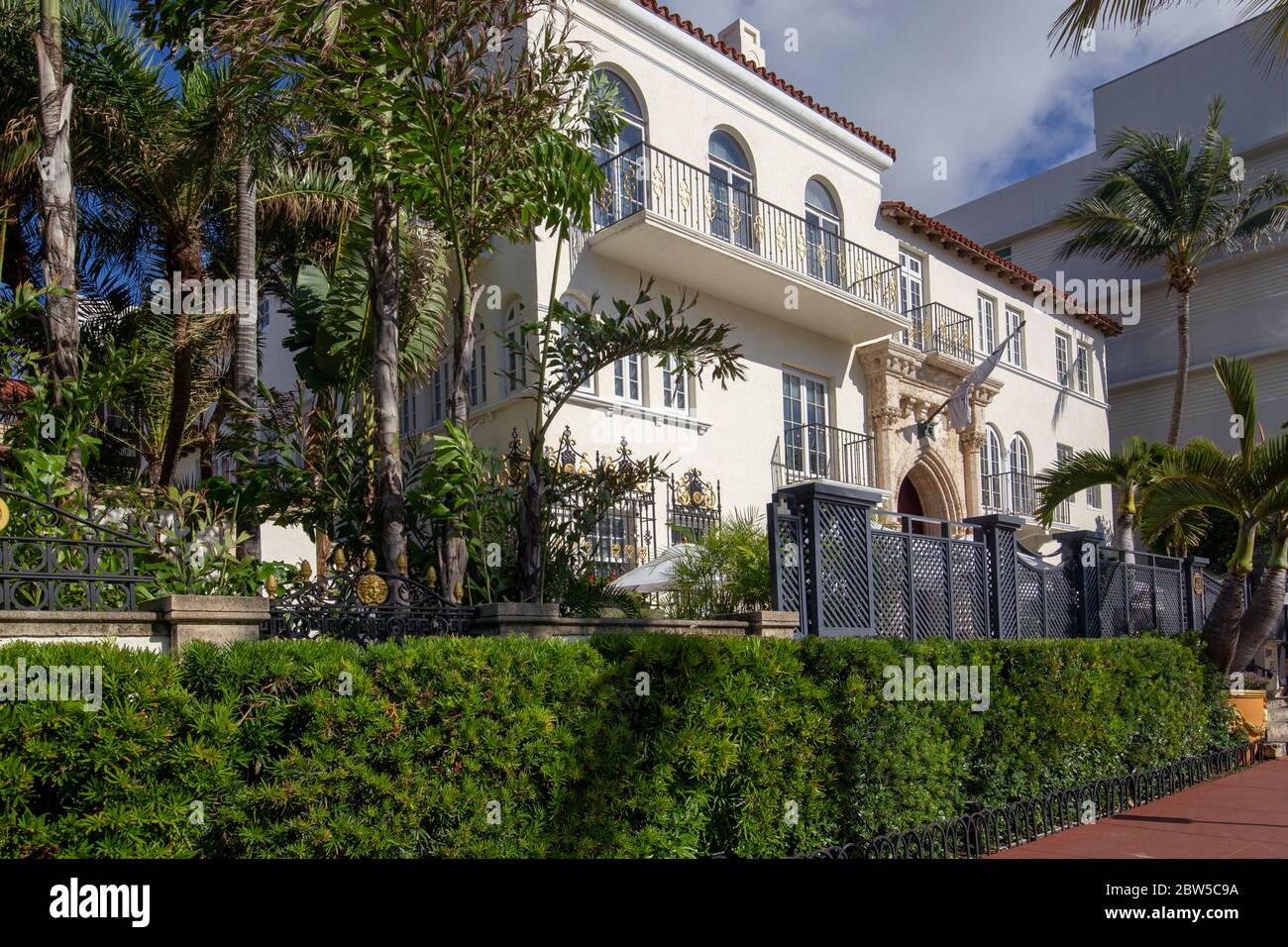 Villa Casa Casuarina or the Versace Mansion on Ocean Drive, South Beach,  Miami Florida.Place where Gianni Versace was murdered by Andrew Cunanan  Stock Photo - Alamy