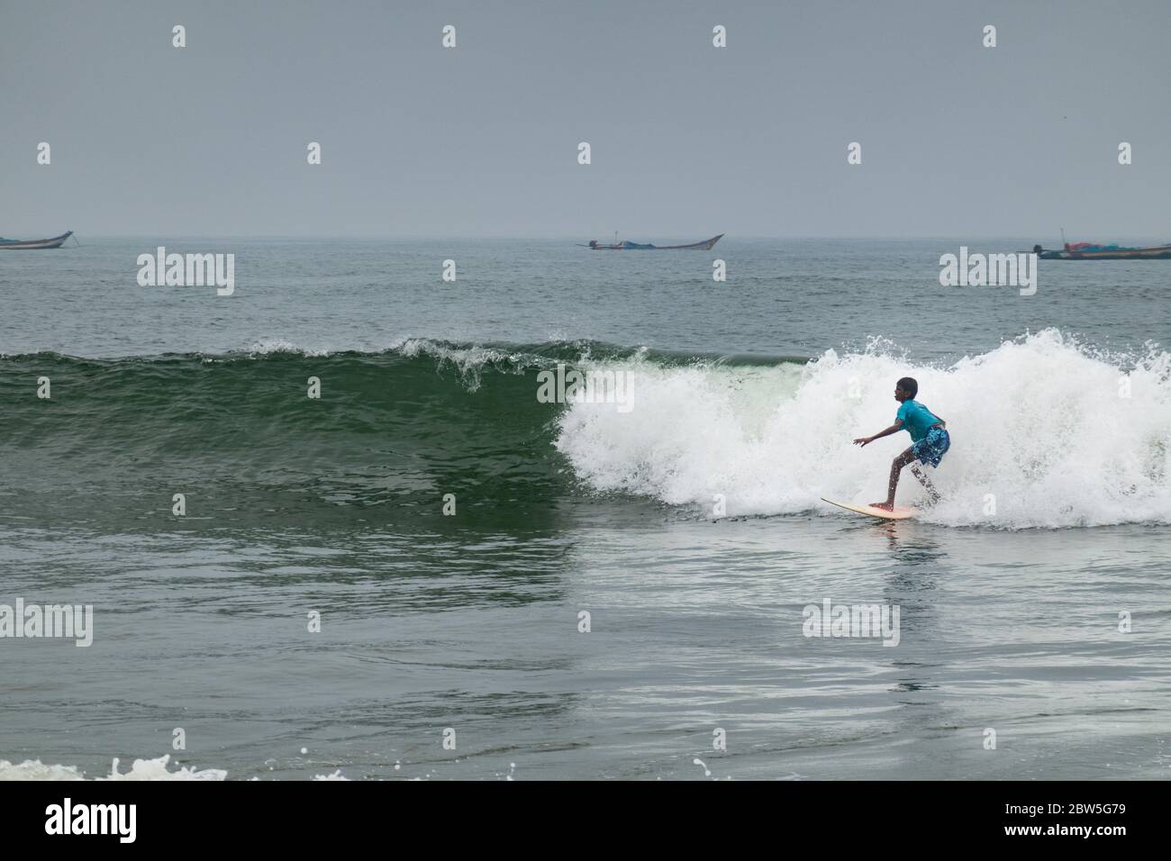 Mahabalipuram india surf hires stock photography and images Alamy