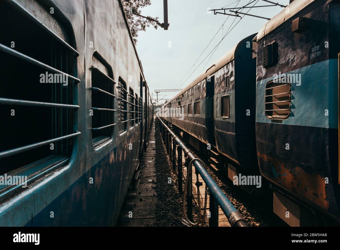 https://c8.alamy.com/comp/2BW5HAB/indian-railways-train-carriages-at-puducherry-station-on-an-early-morning-a-water-pipe-and-hose-runs-between-them-2BW5HAB.jpg