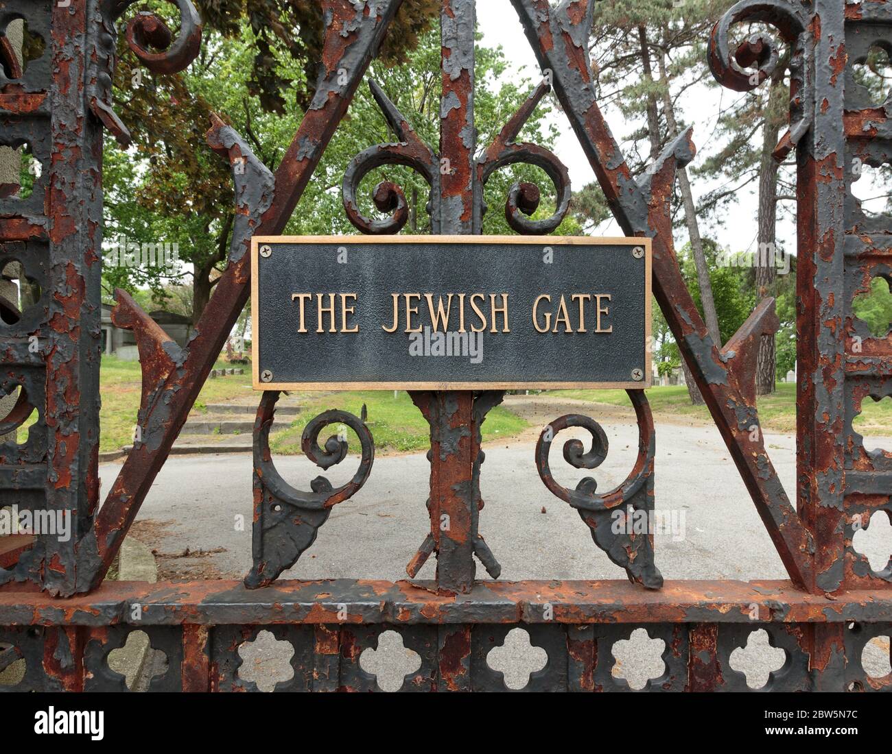 A plaque reading The Jewish Gate at the Trinity Church Cemetery in Harlem was placed by Mayor Ed Koch when he was buried there Stock Photo