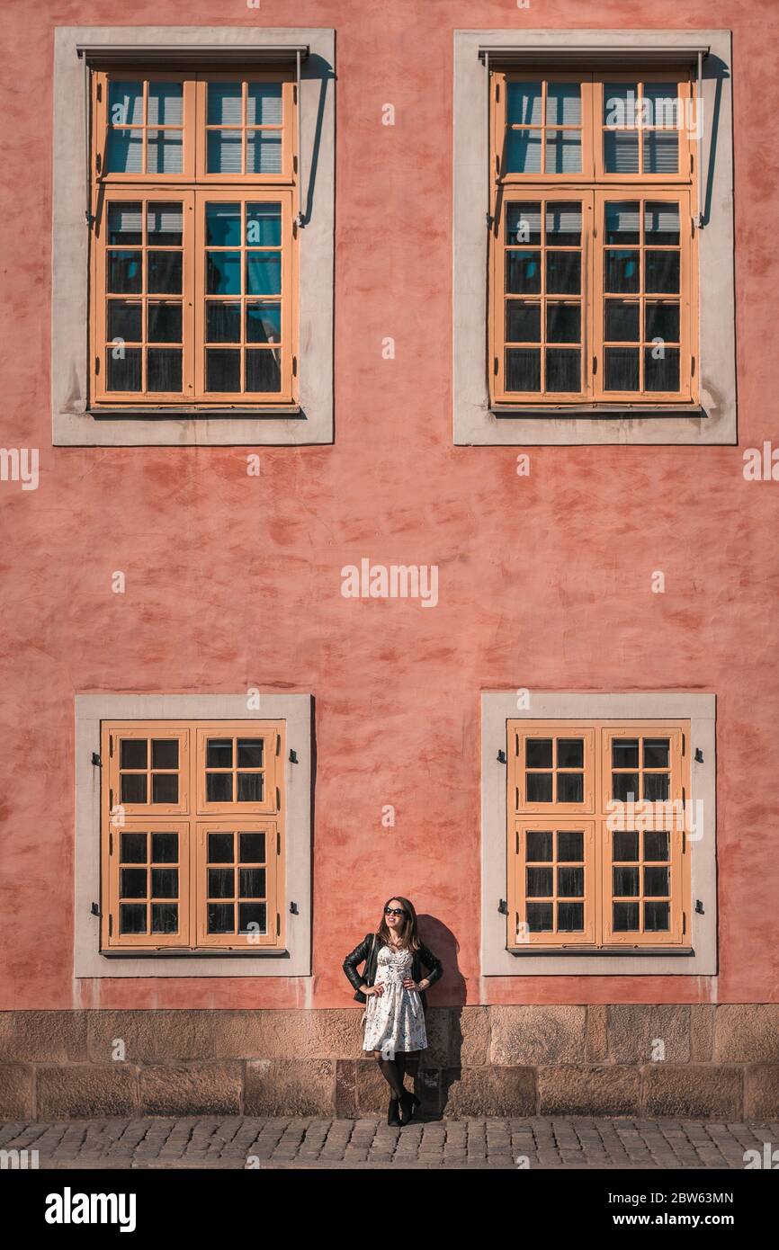 Person In Front Of House Hi res Stock Photography And Images Alamy person-in-front-of-house-hi-res-stock-photography-and-images-alamy