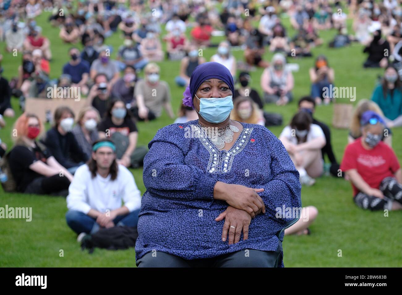 Portland, USA. 29th May, 2020. Protesters walk by graffiti on the Louis  Vuitton store in Portland, Ore., on May 29, 2020. (Photo by Alex Milan  Tracy/Sipa USA) Credit: Sipa USA/Alamy Live News