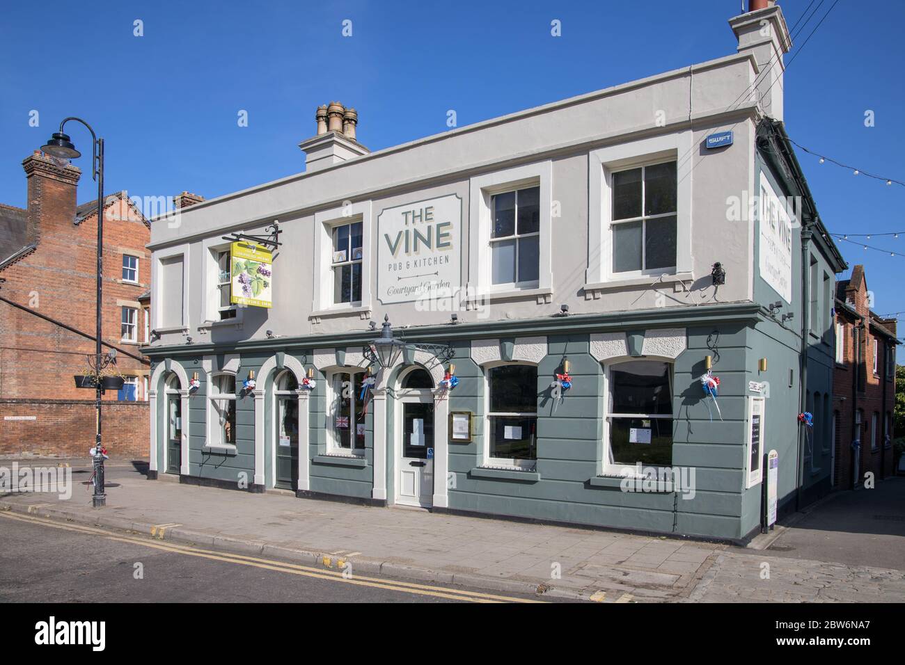 the vine pub in the high street tenterden kent Stock Photo Alamy