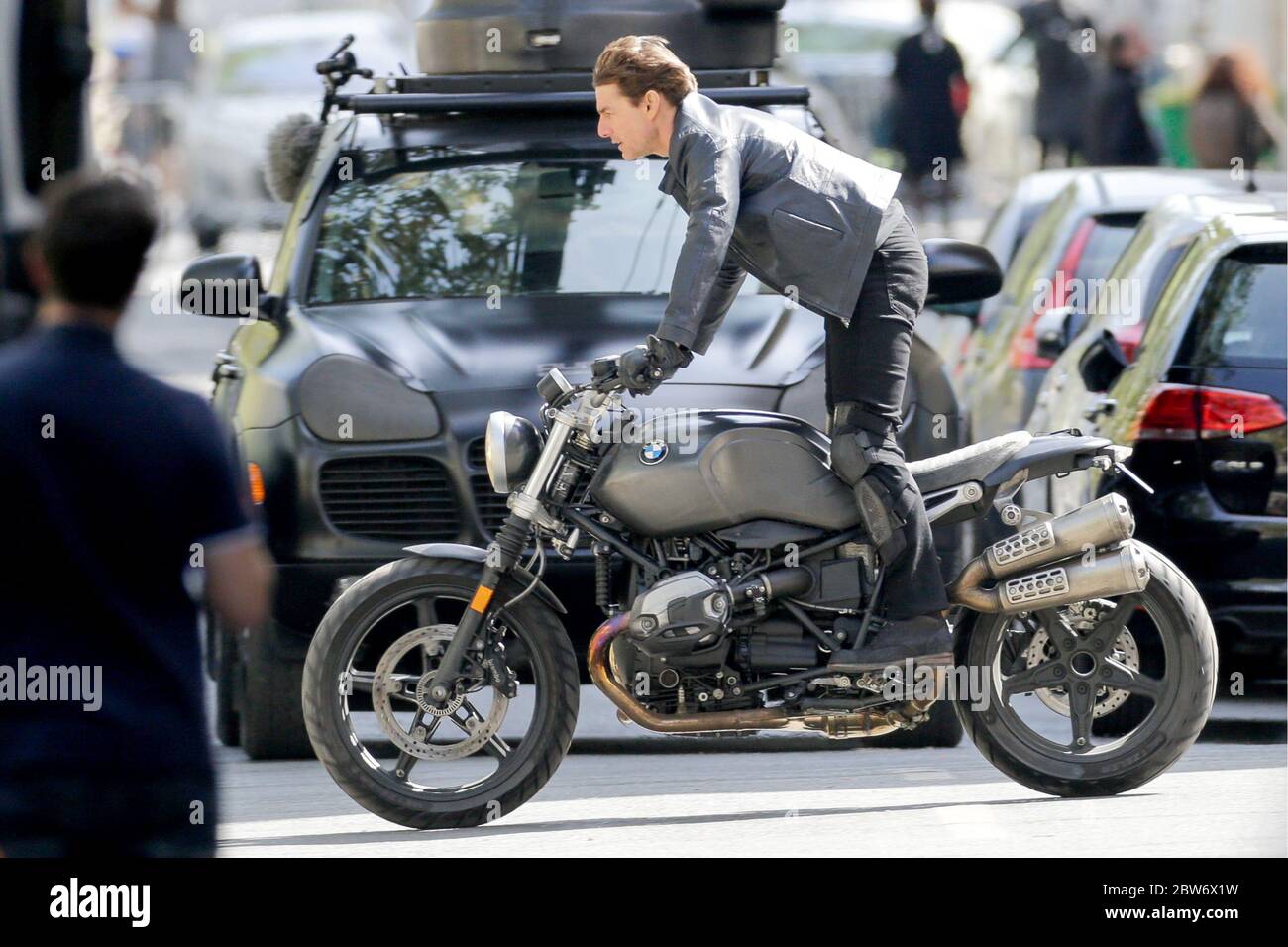 Tom Cruise riding motorbike in front of crowd filming Mission Impossible 3  in Paris, France, 2017 Stock Photo - Alamy