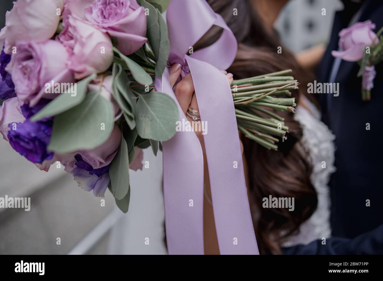 bride with a bouquet of flowers at wedding Stock Photo - Alamy