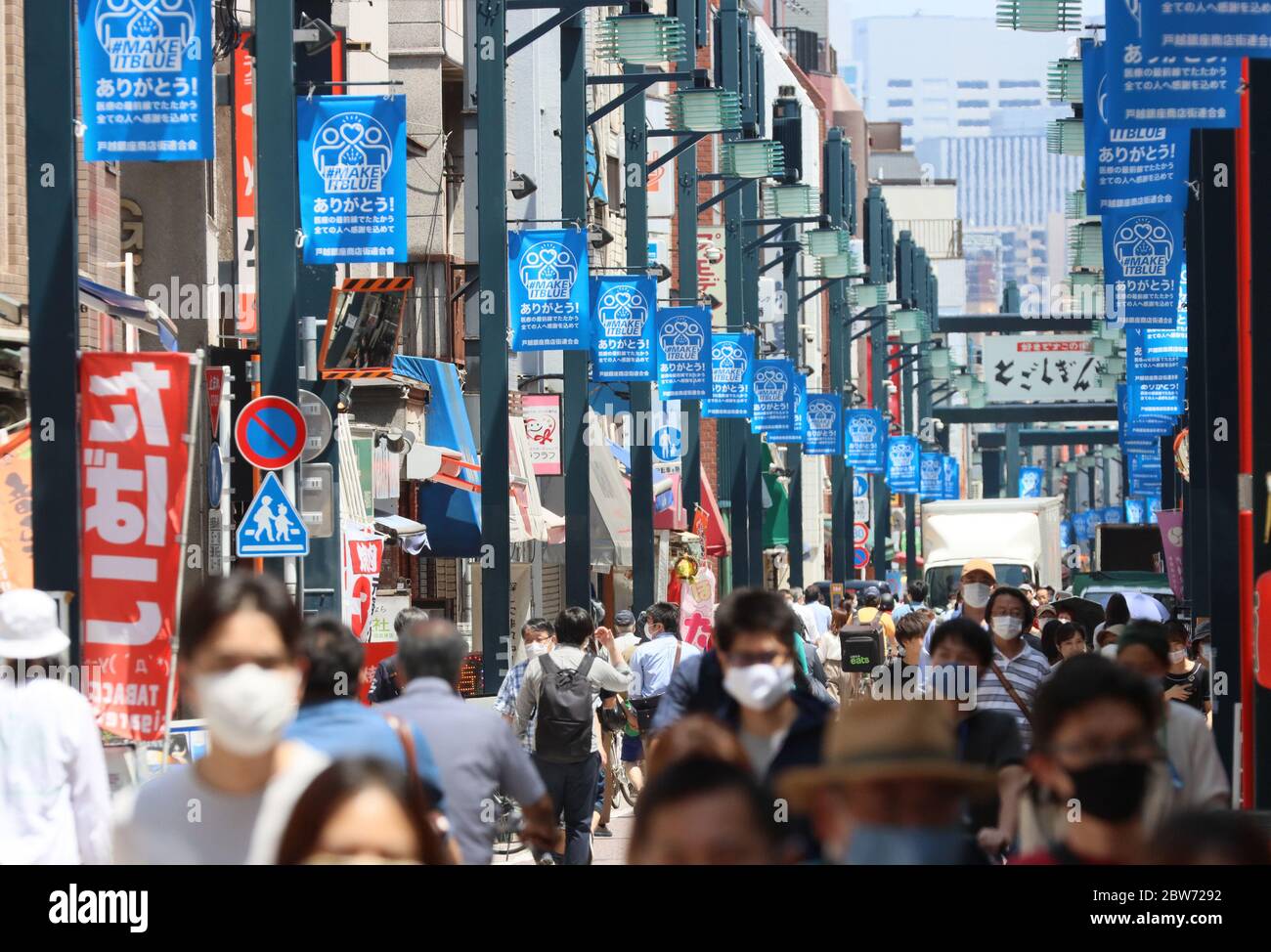 Tokyo, Japan. 30th May, 2020. People stroll at a shopping street in Tokyo on Saturday, May 30, 2020. Japanese government lifted a state of emergency for the outbreak of the new coronavirus this week and people returned to business. Credit: Yoshio Tsunoda/AFLO/Alamy Live News Stock Photo