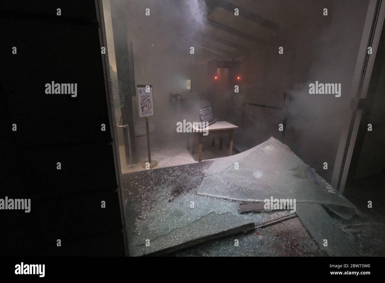 Portland, USA. 29th May, 2020. Protesters walk by graffiti on the Louis  Vuitton store in Portland, Ore., on May 29, 2020. (Photo by Alex Milan  Tracy/Sipa USA) Credit: Sipa USA/Alamy Live News