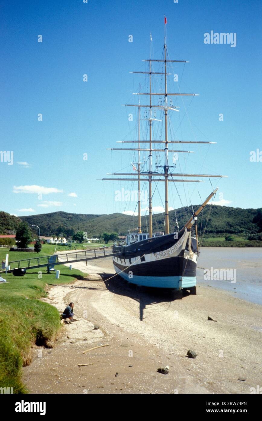 R. Tucker Thompson tall ship, a replica of a 19th century ship, moored in Russell, Northland & Bay of Islands, New Zealand Stock Photo