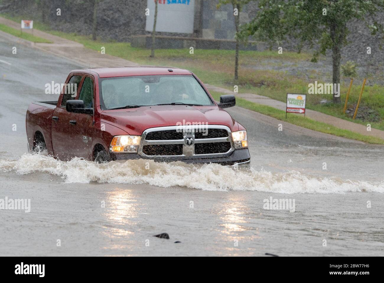 Car spray from flood hires stock photography and images Alamy